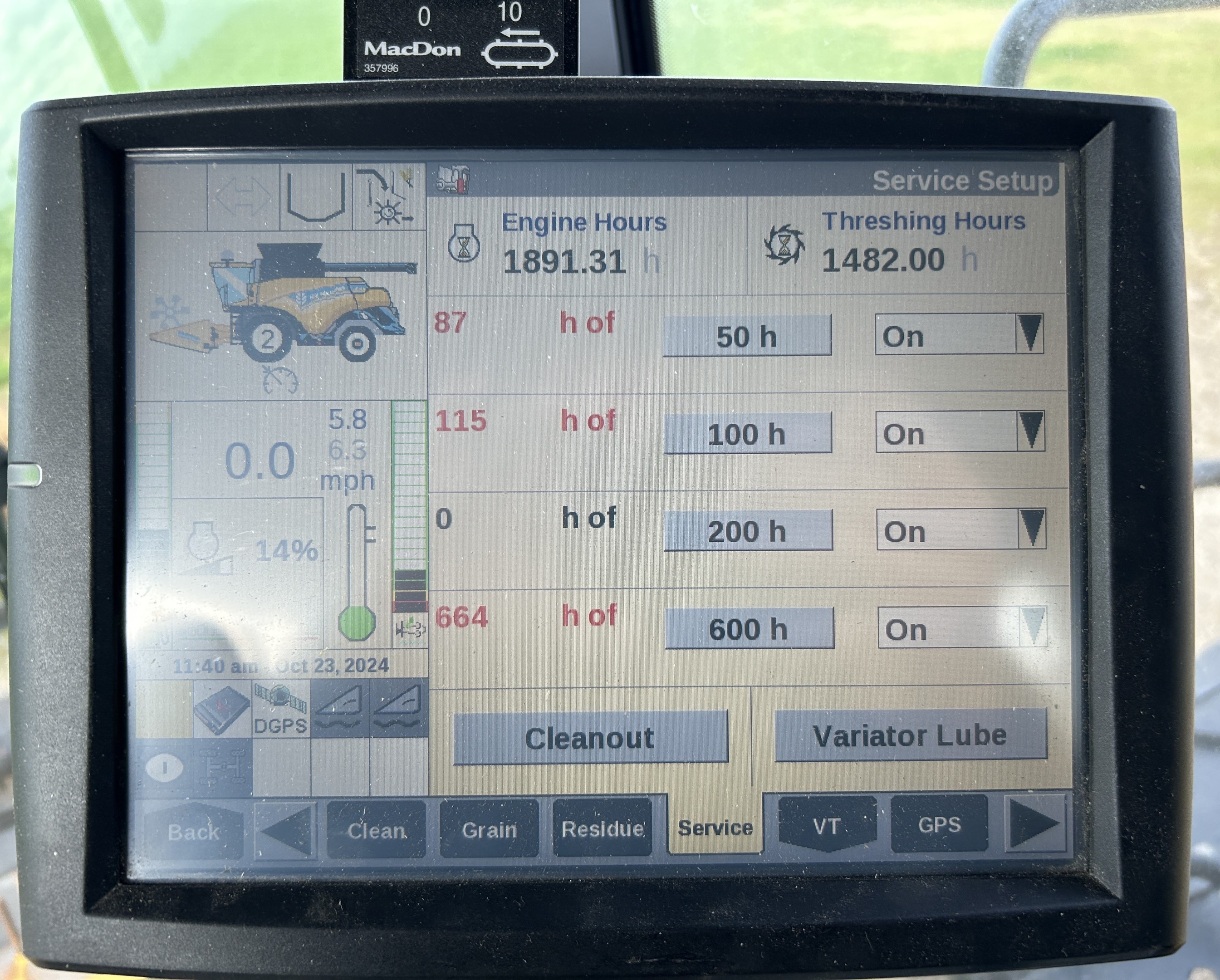 2017 New Holland CR9.90Z Combine