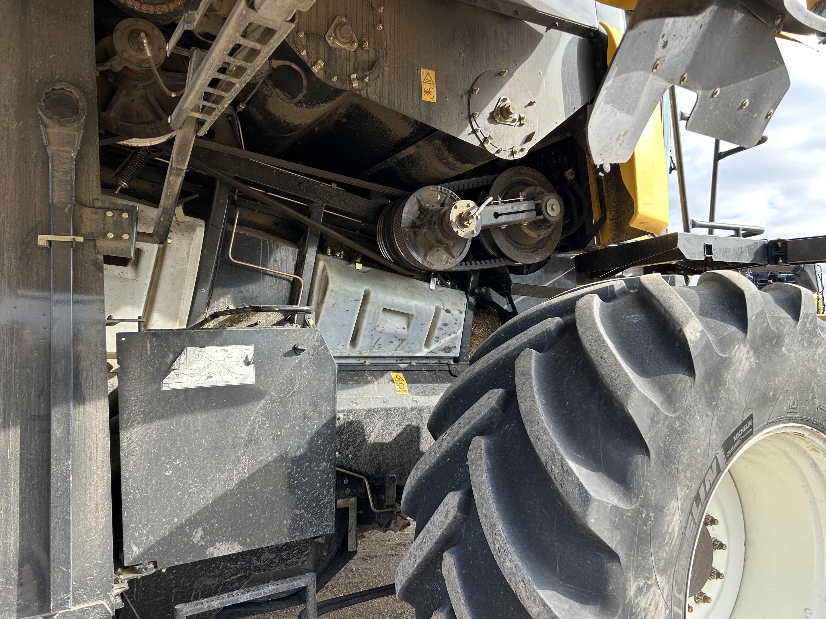 2017 New Holland CR9.90Z Combine