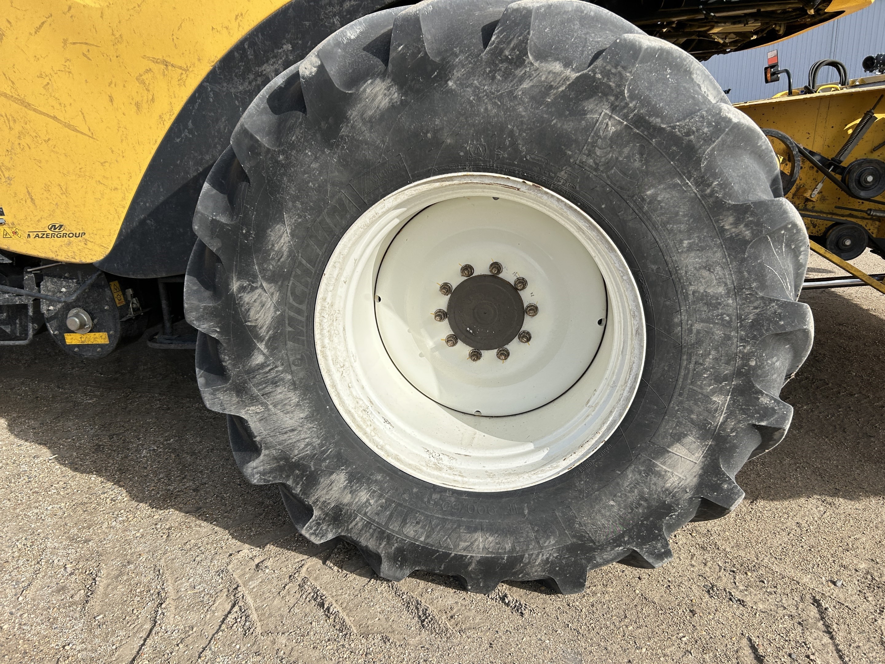 2017 New Holland CR9.90Z Combine