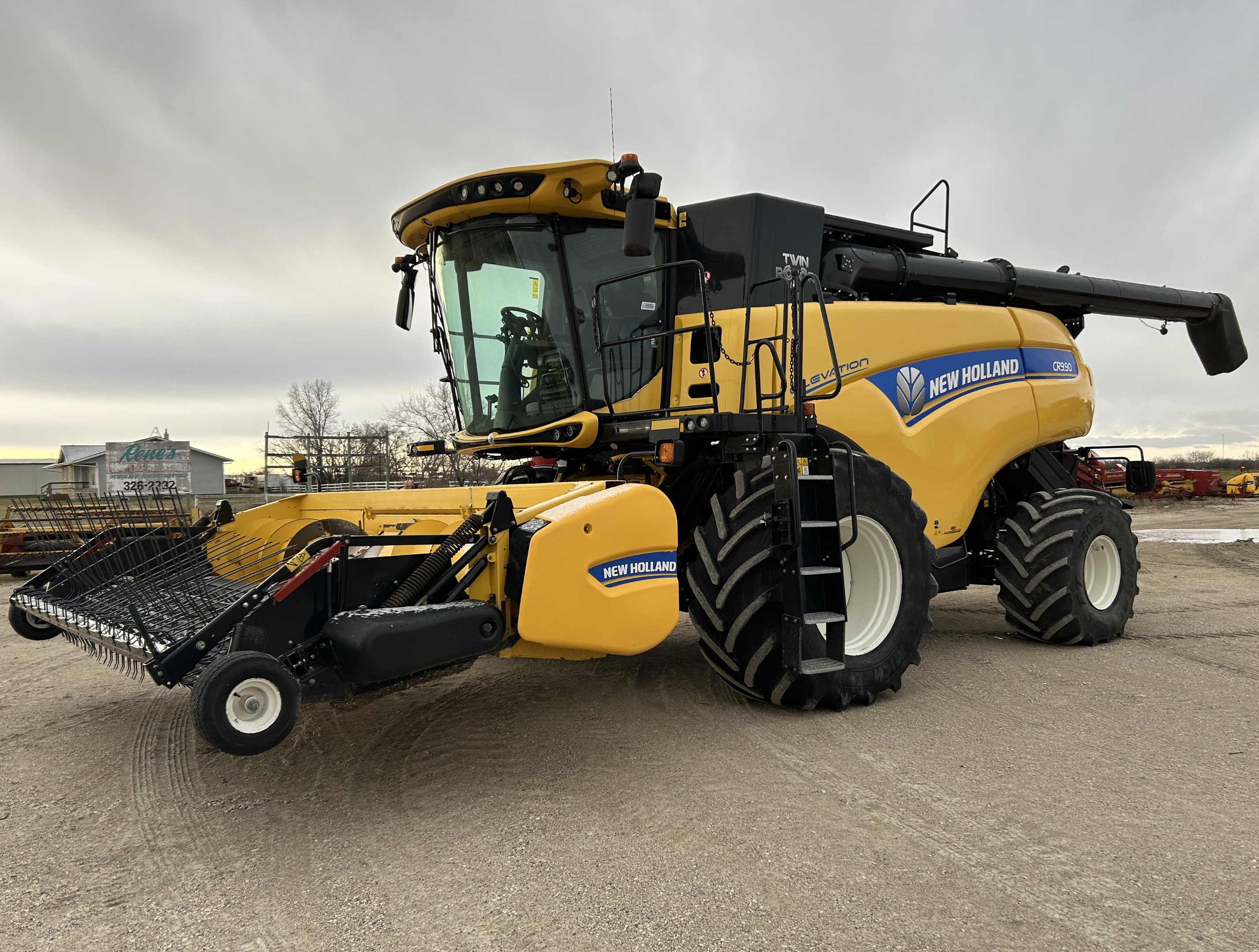 2017 New Holland CR9.90Z Combine