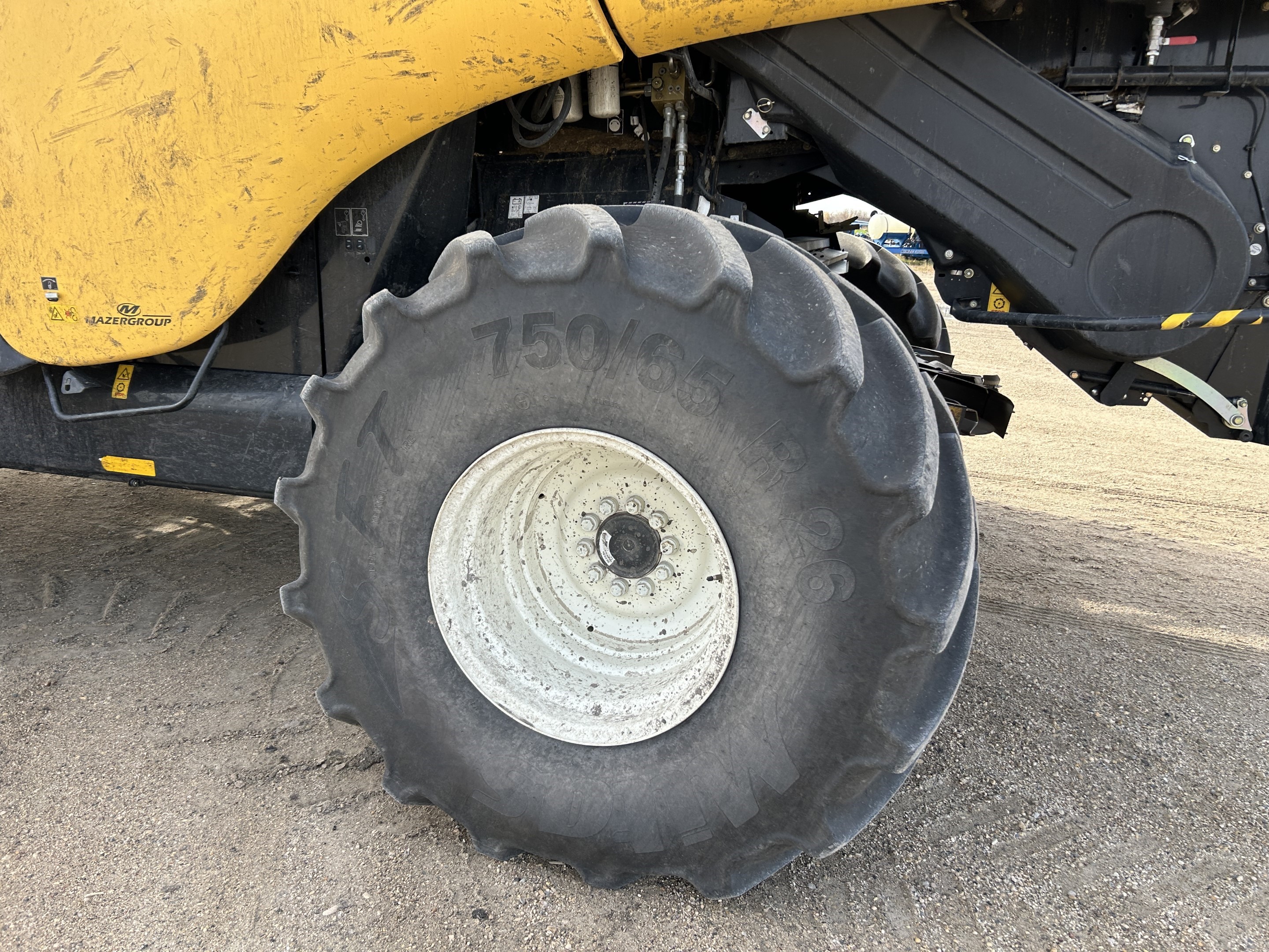 2017 New Holland CR9.90Z Combine