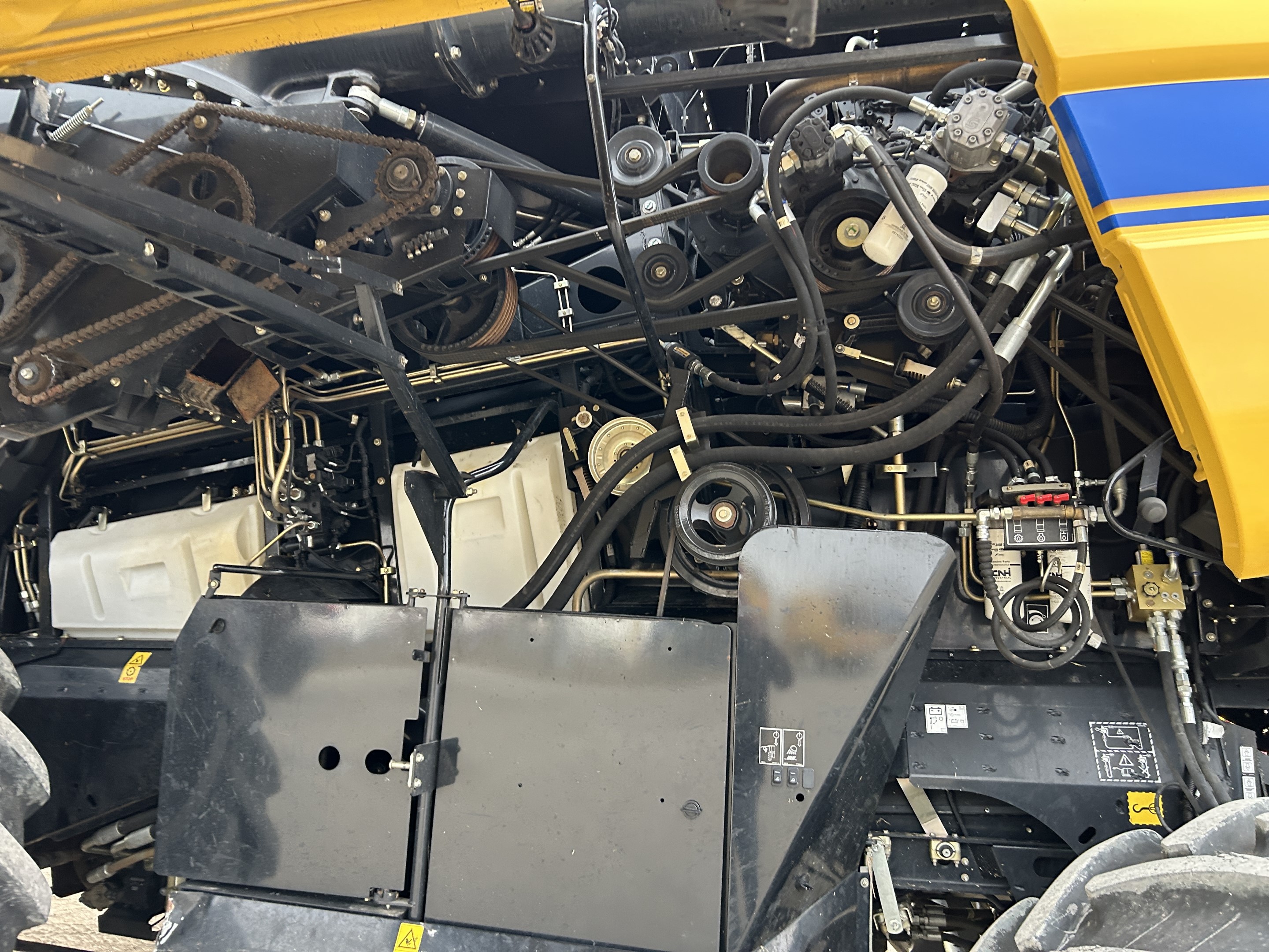 2017 New Holland CR9.90Z Combine