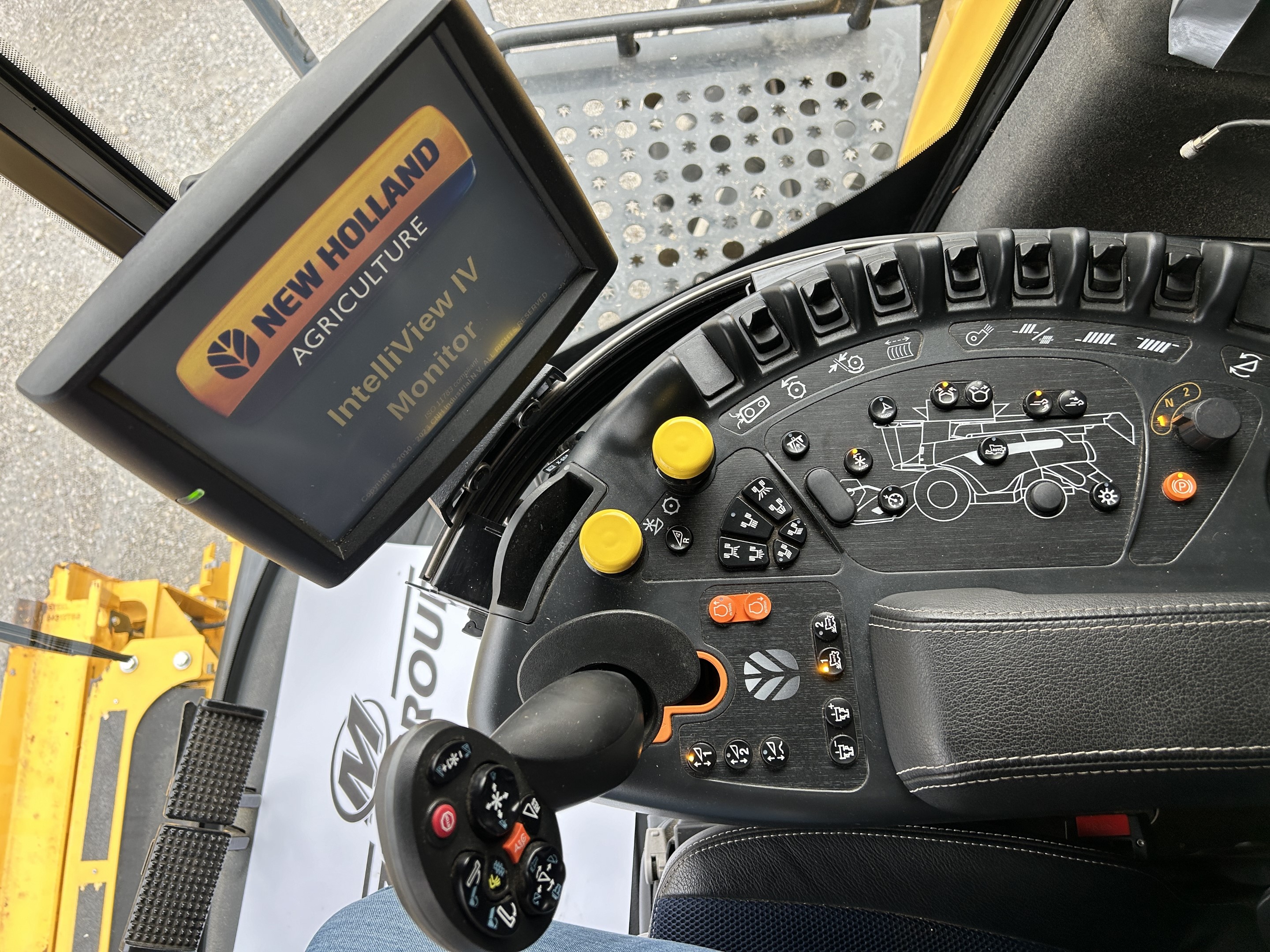 2023 New Holland CR9.90Z Combine