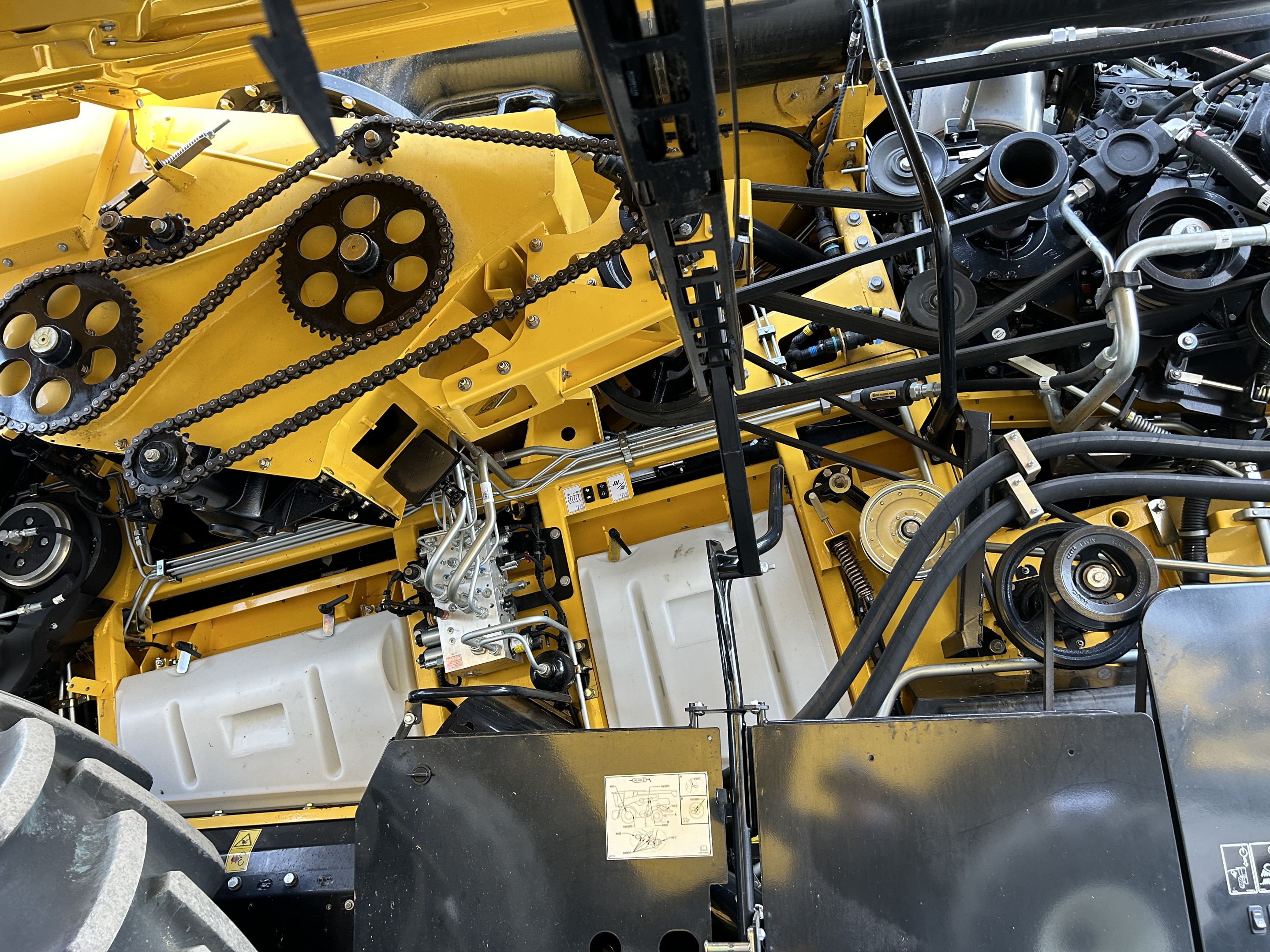 2023 New Holland CR9.90Z Combine