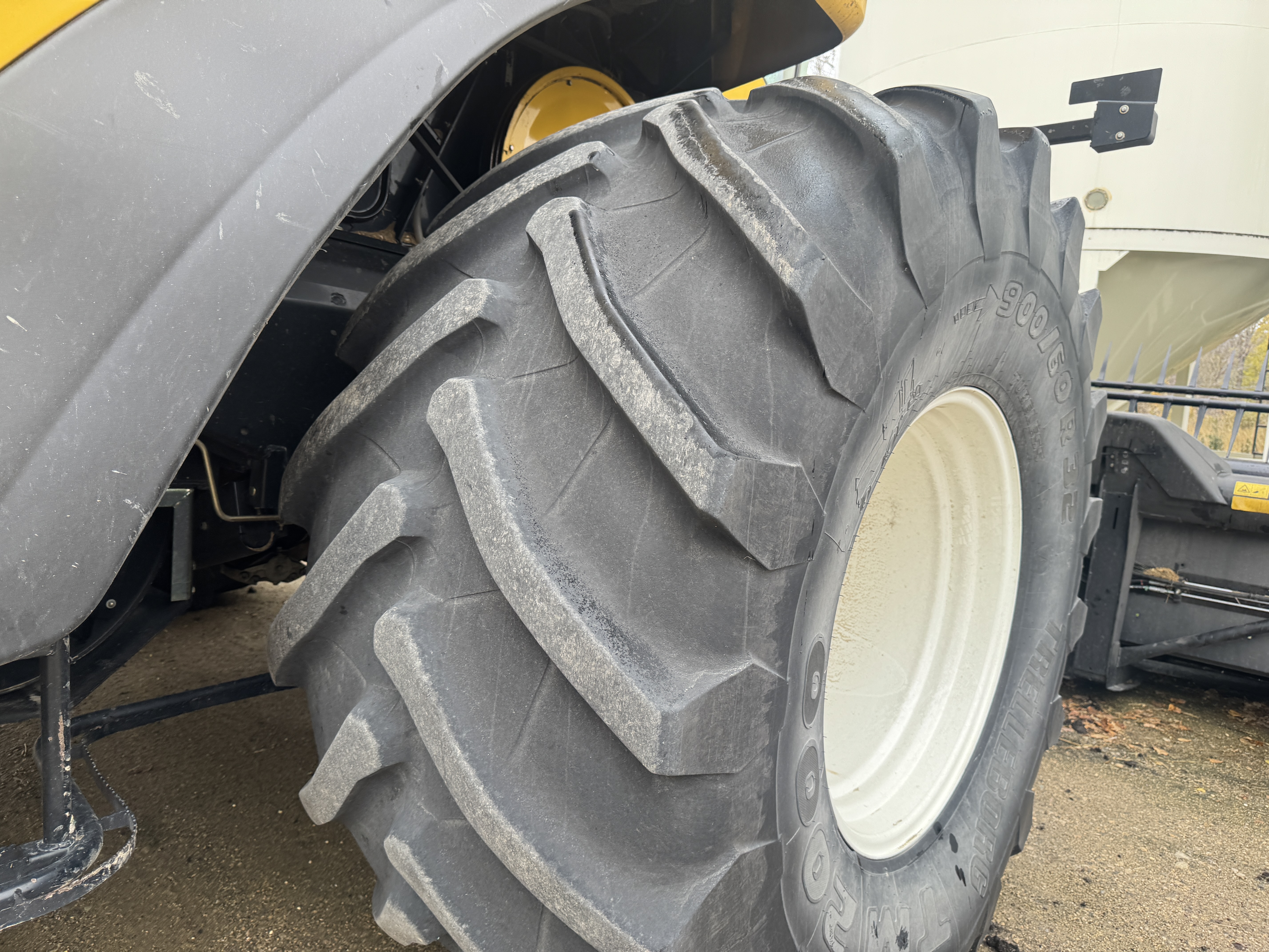 2014 New Holland CX8080 Combine