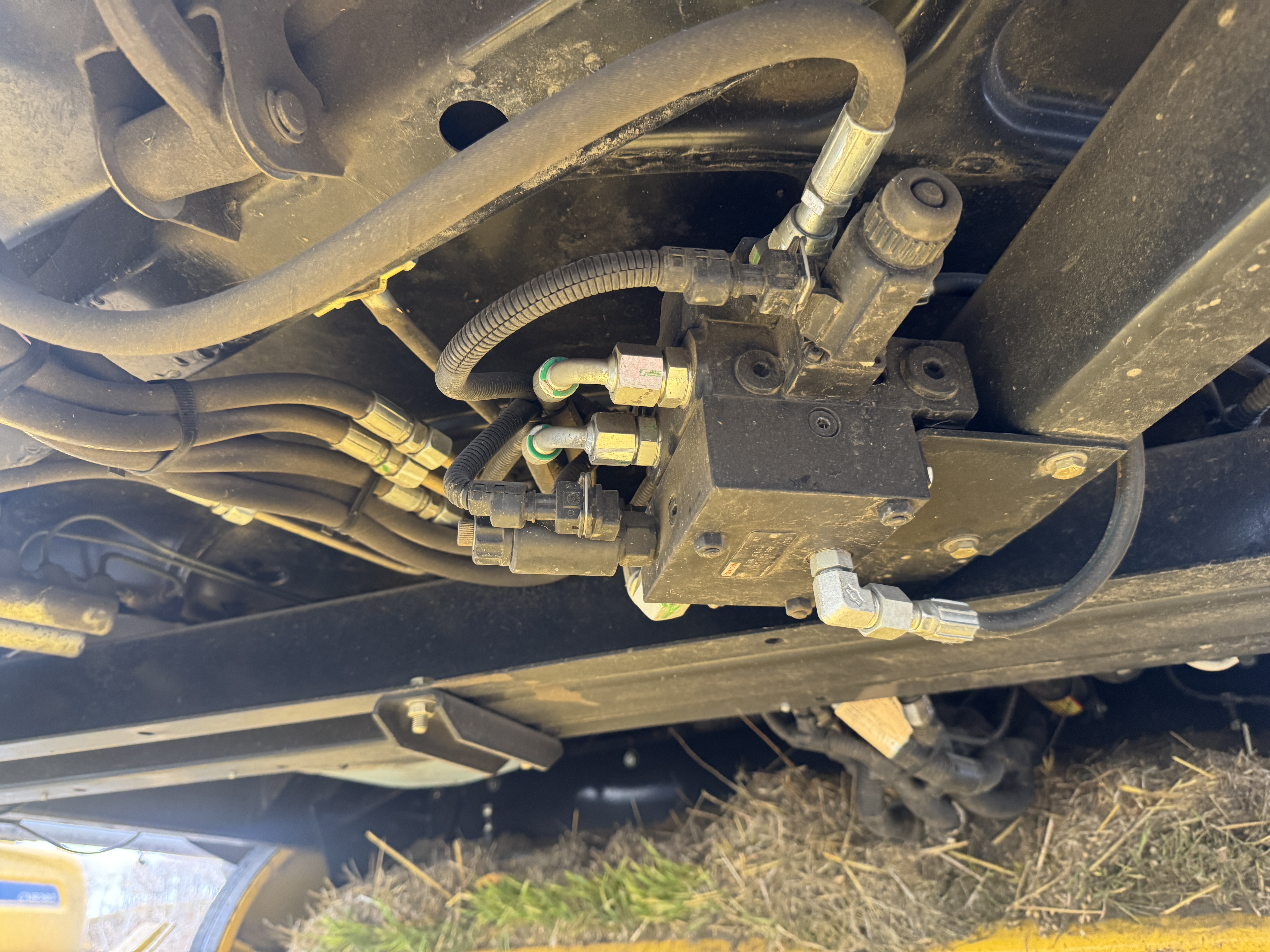 2014 New Holland CX8080 Combine