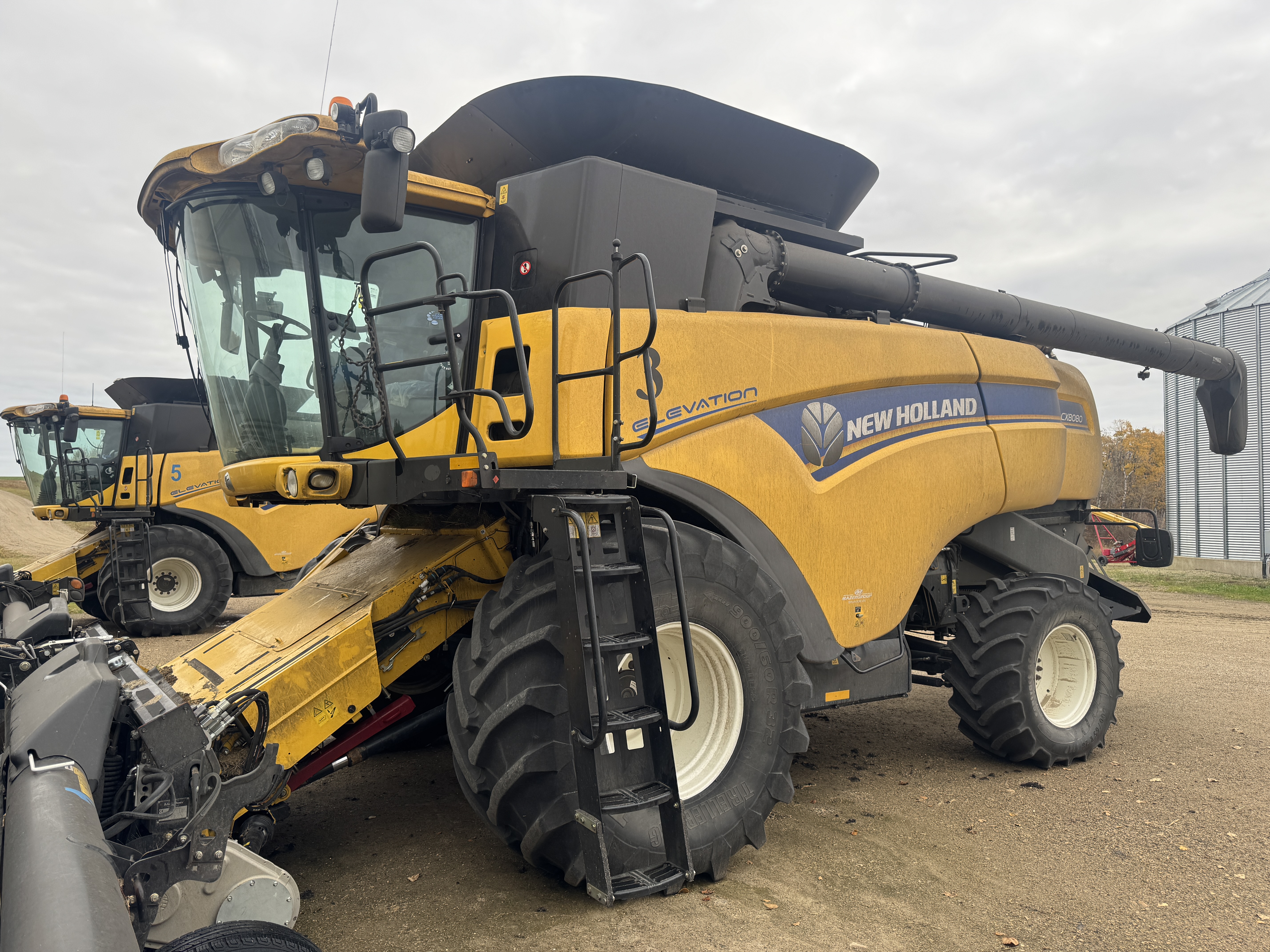 2014 New Holland CX8080 Combine