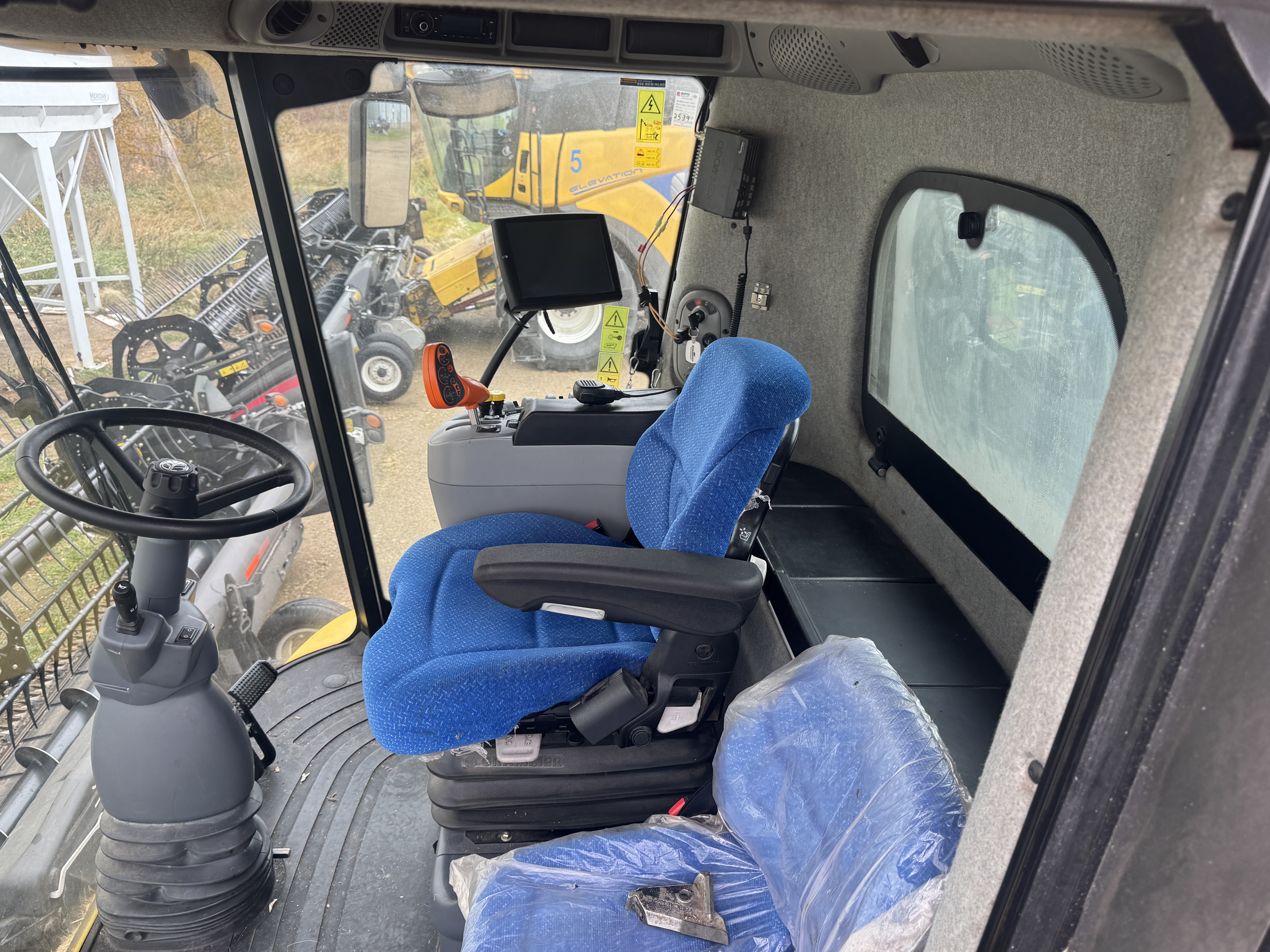 2014 New Holland CX8080 Combine