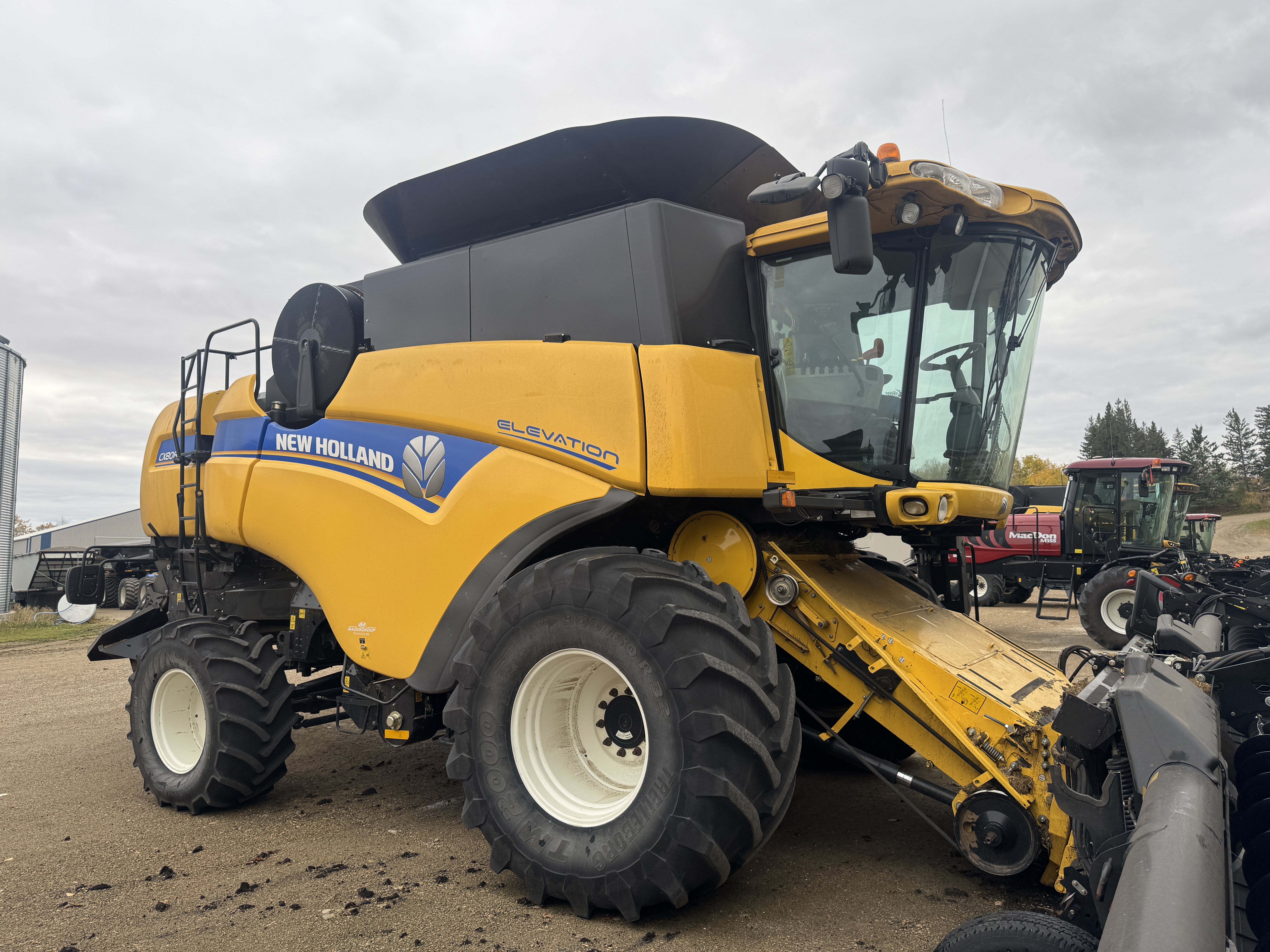 2014 New Holland CX8080 Combine
