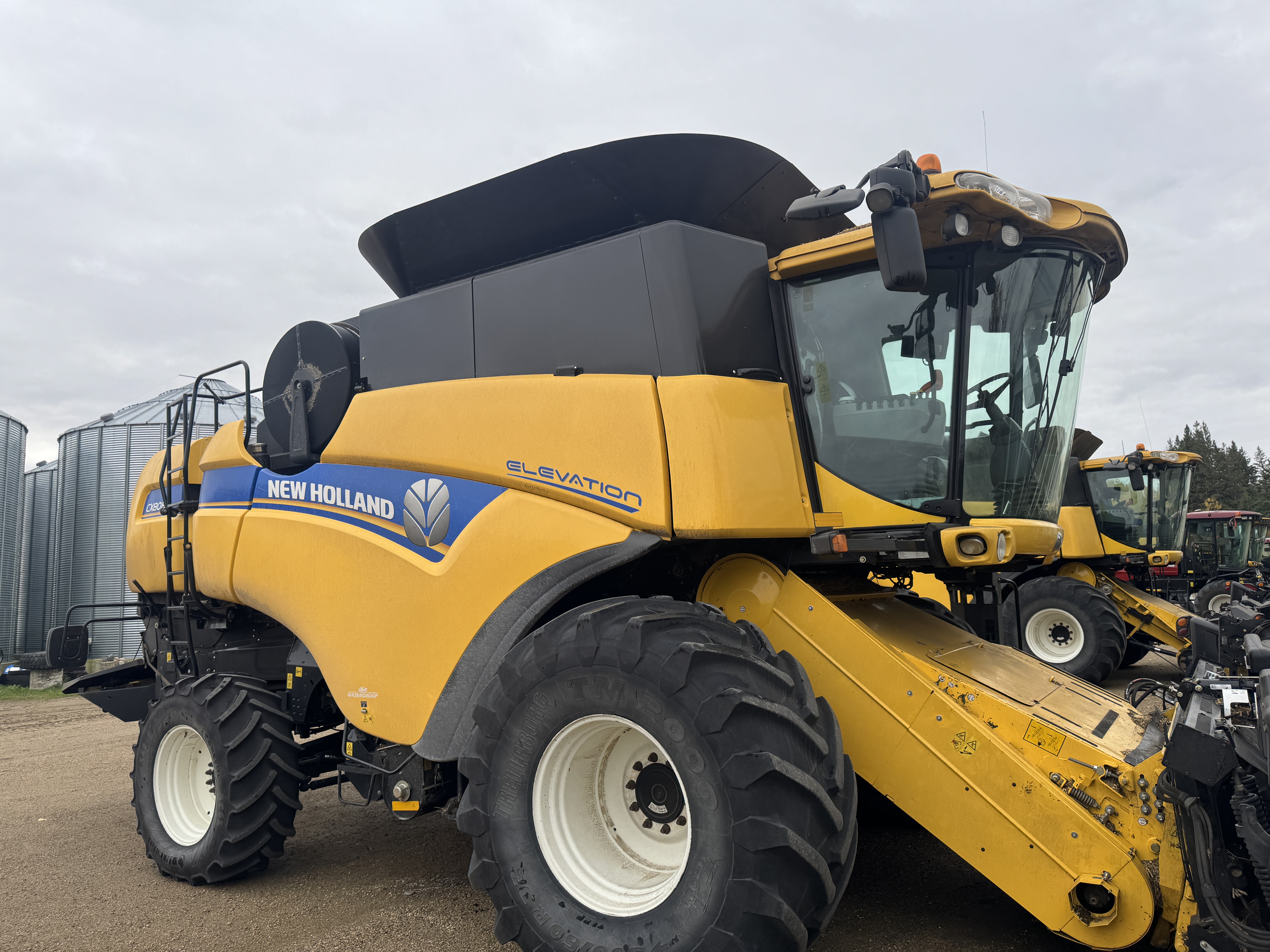 2014 New Holland CX8080 Combine