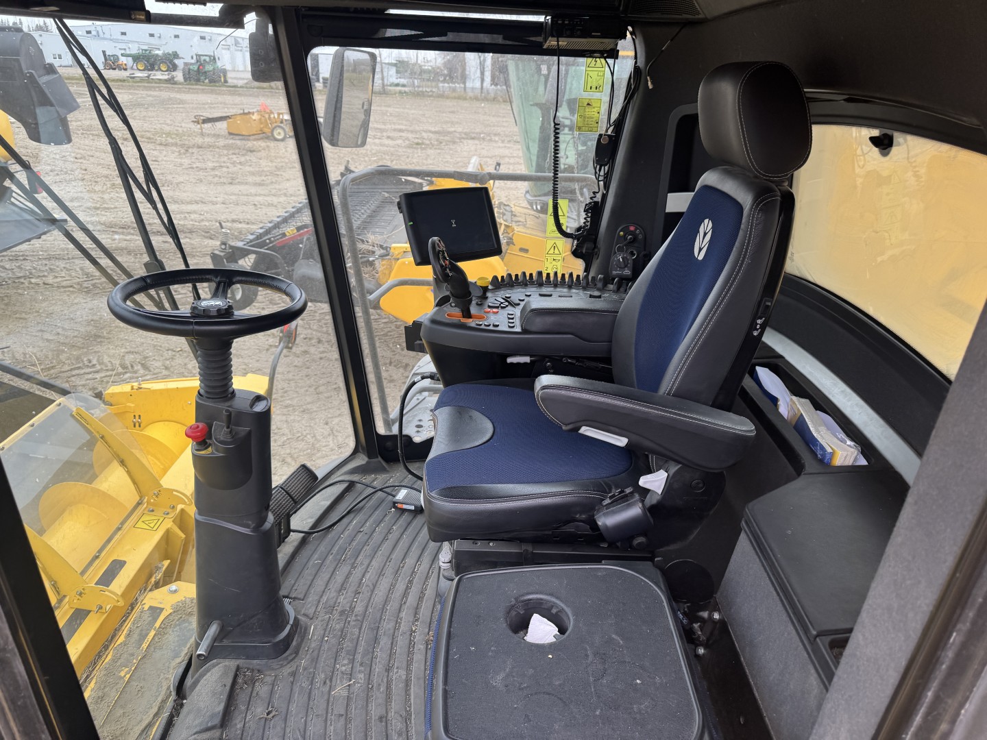 2023 New Holland CR8.90Z Combine