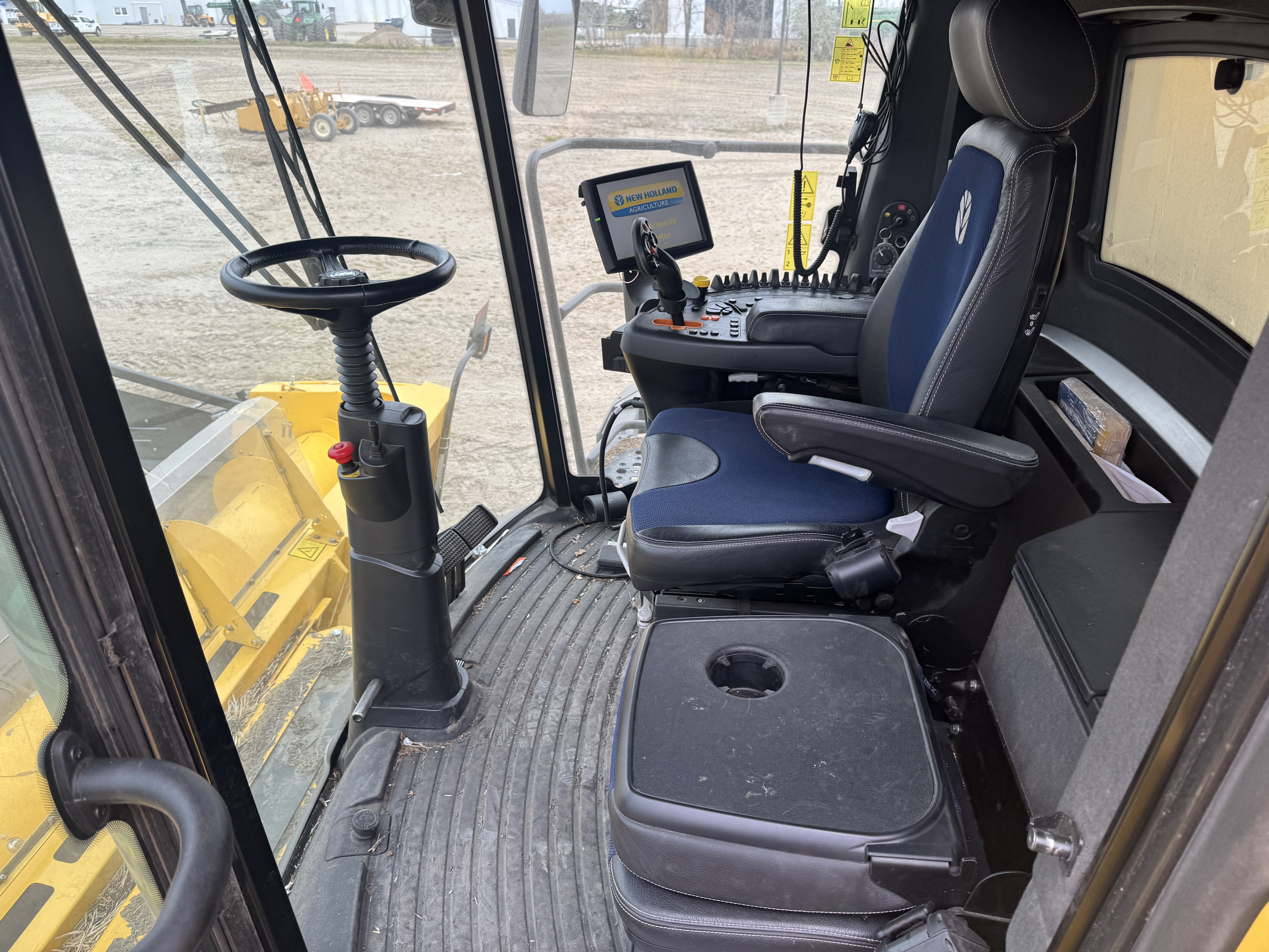 2023 New Holland CR8.90Z Combine