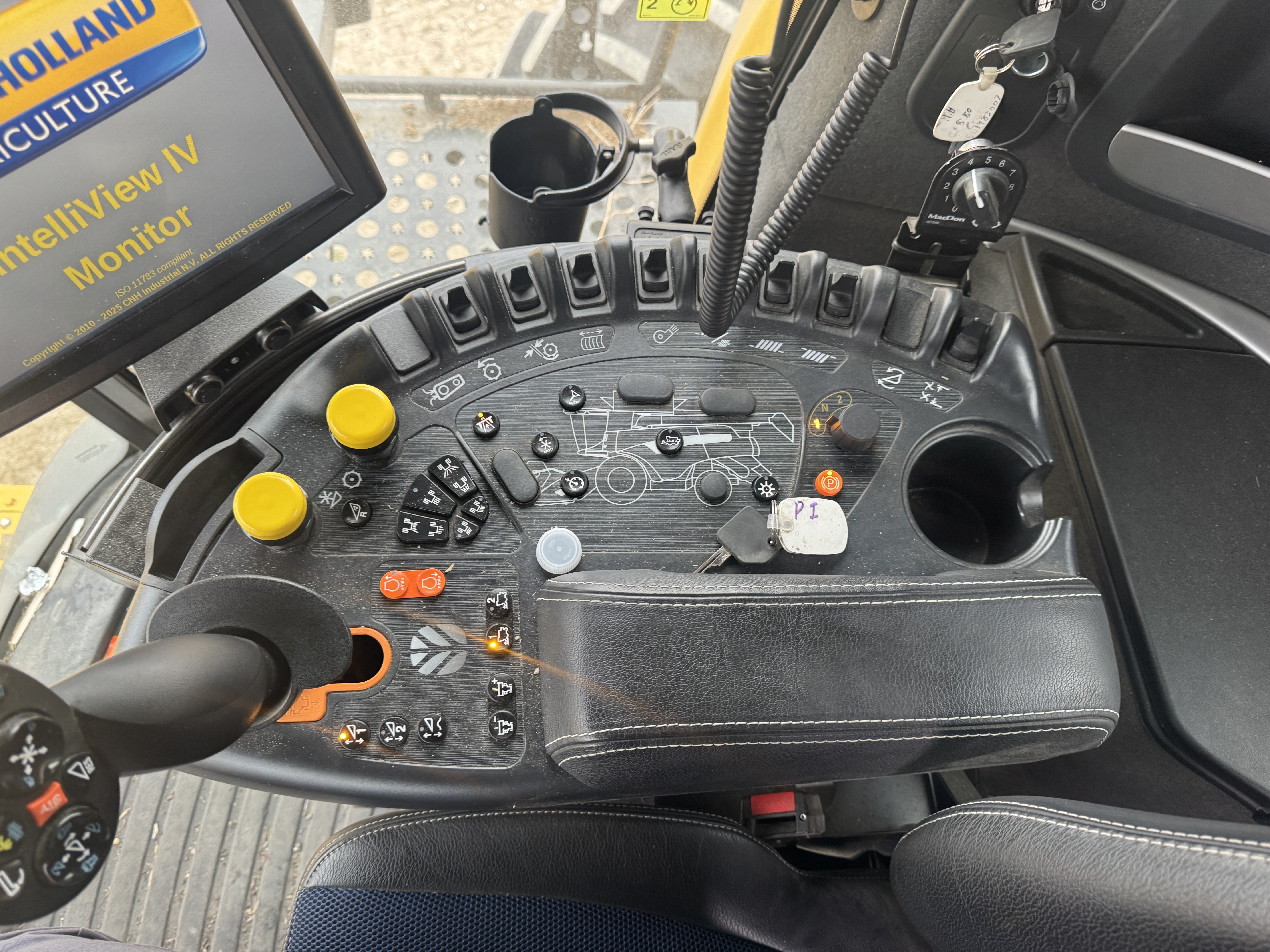 2023 New Holland CR8.90Z Combine