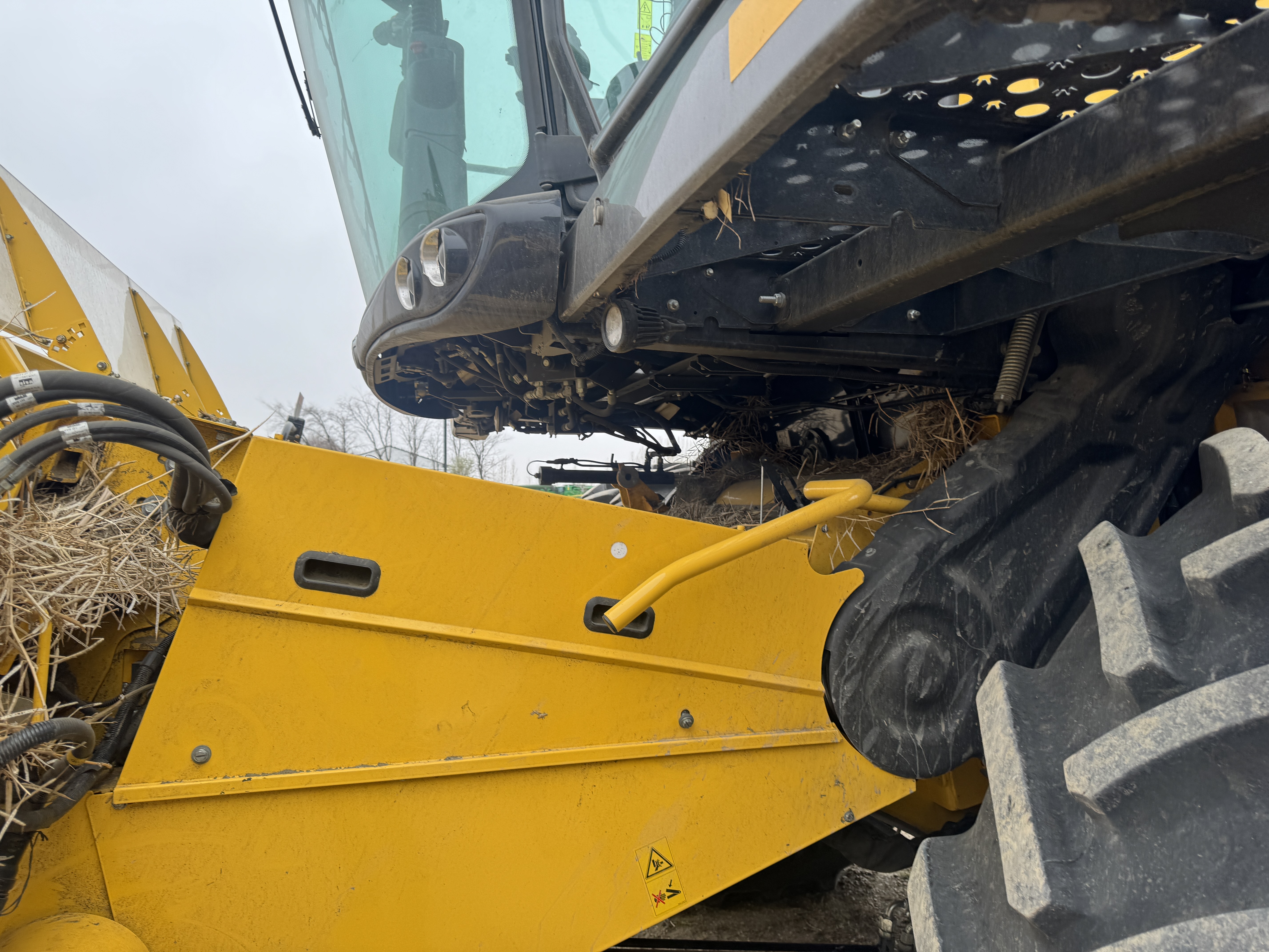 2023 New Holland CR8.90Z Combine