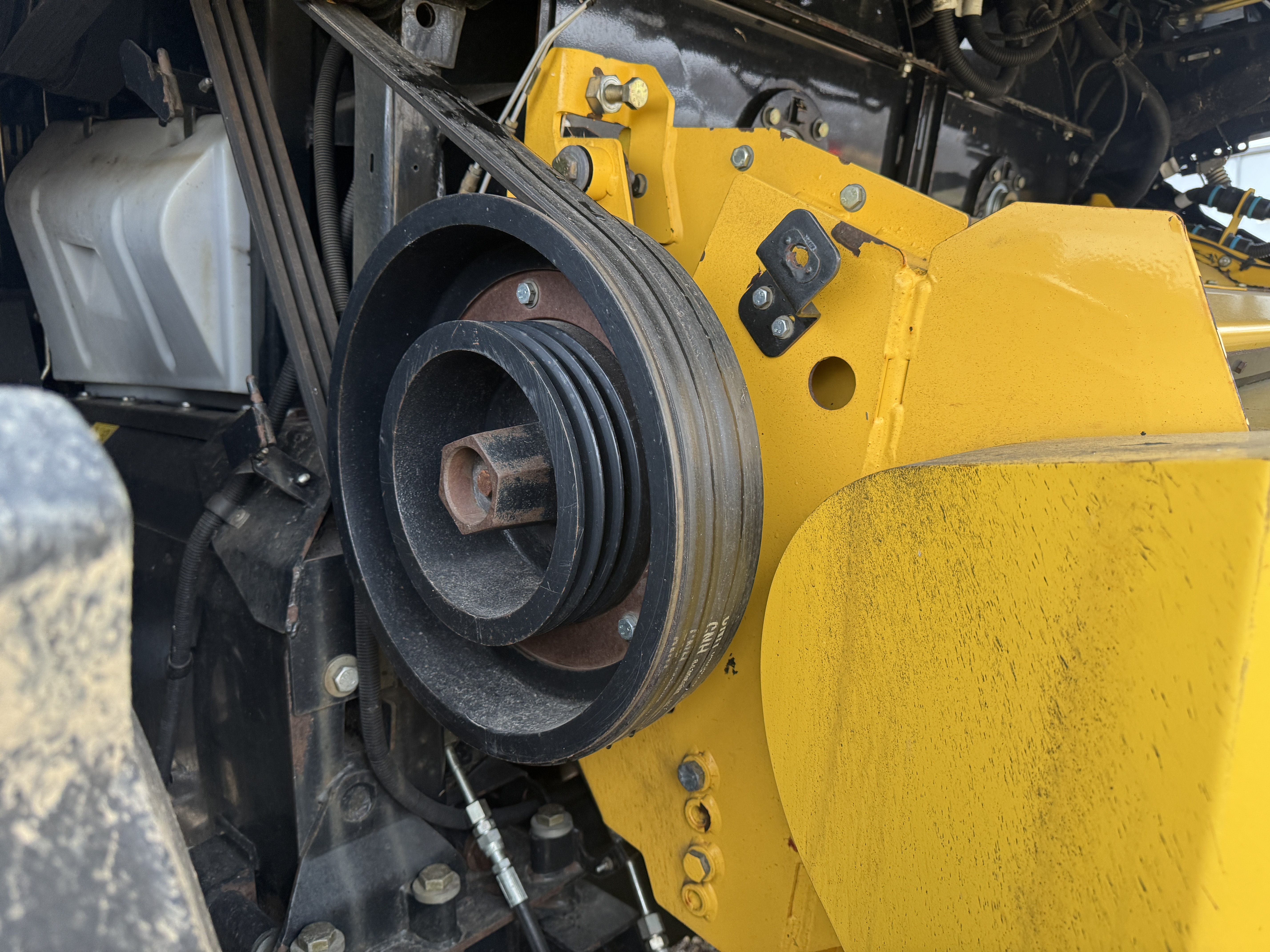 2016 New Holland CR8.90 Combine