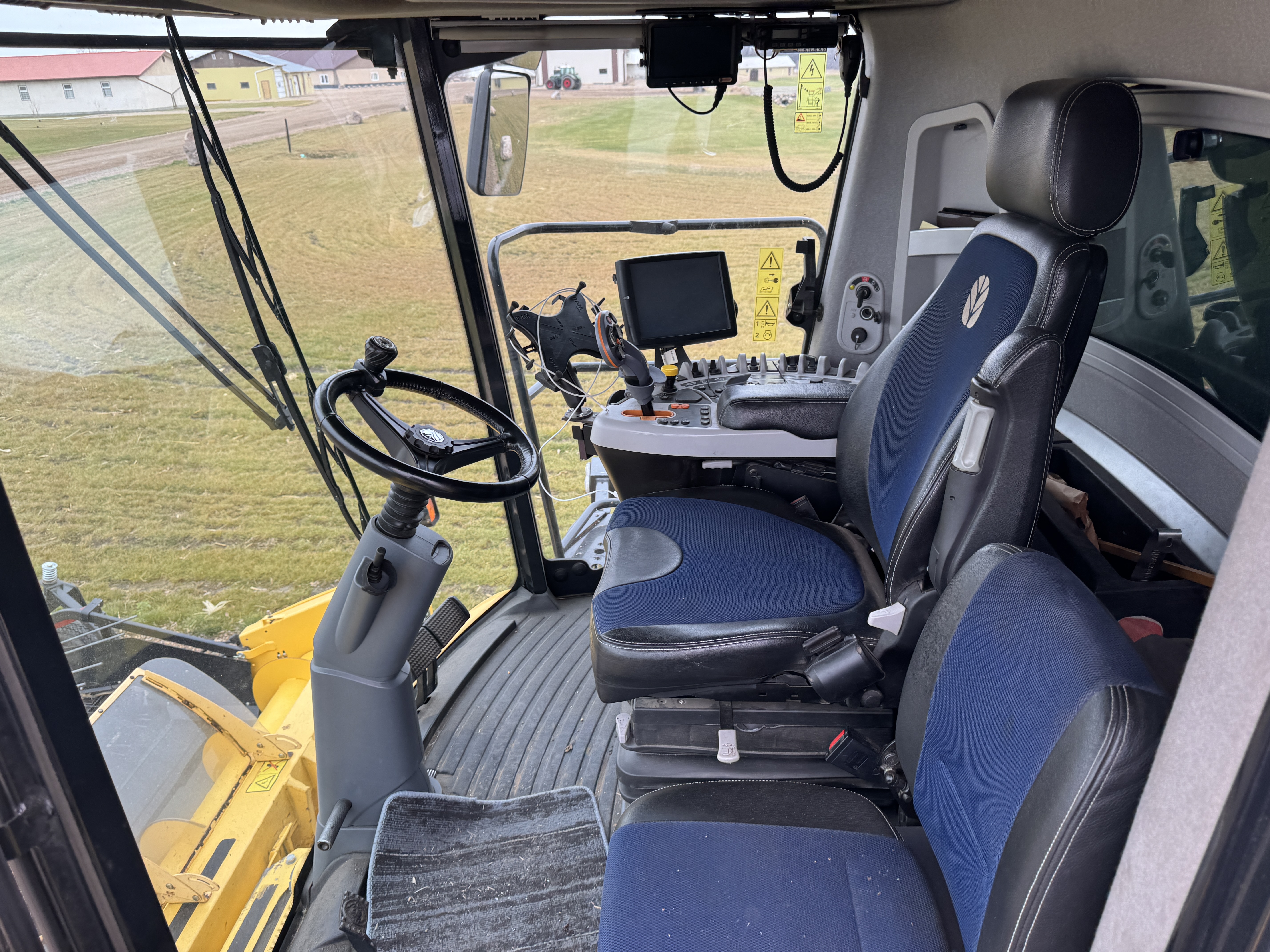 2016 New Holland CR8.90 Combine