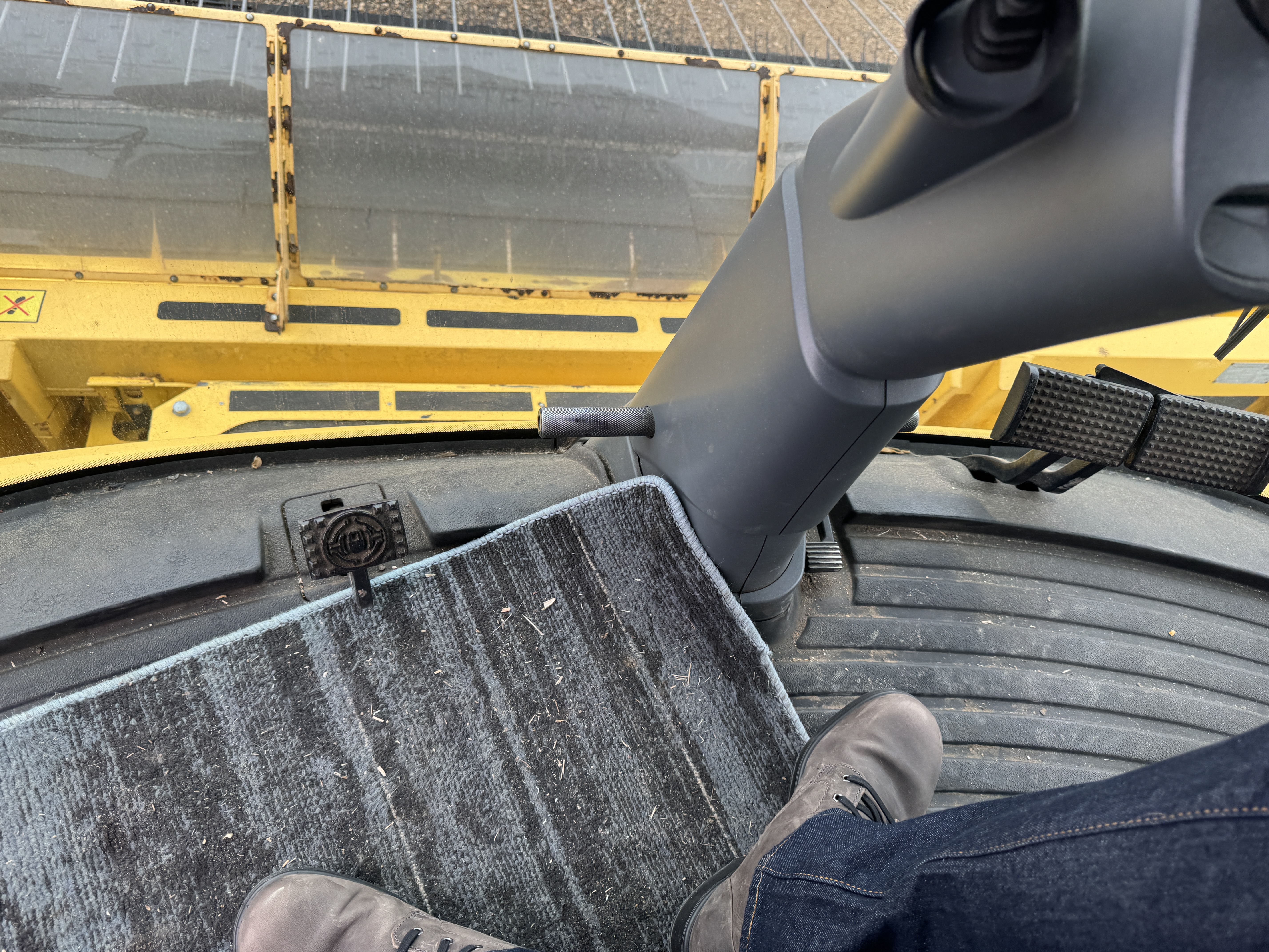 2016 New Holland CR8.90 Combine