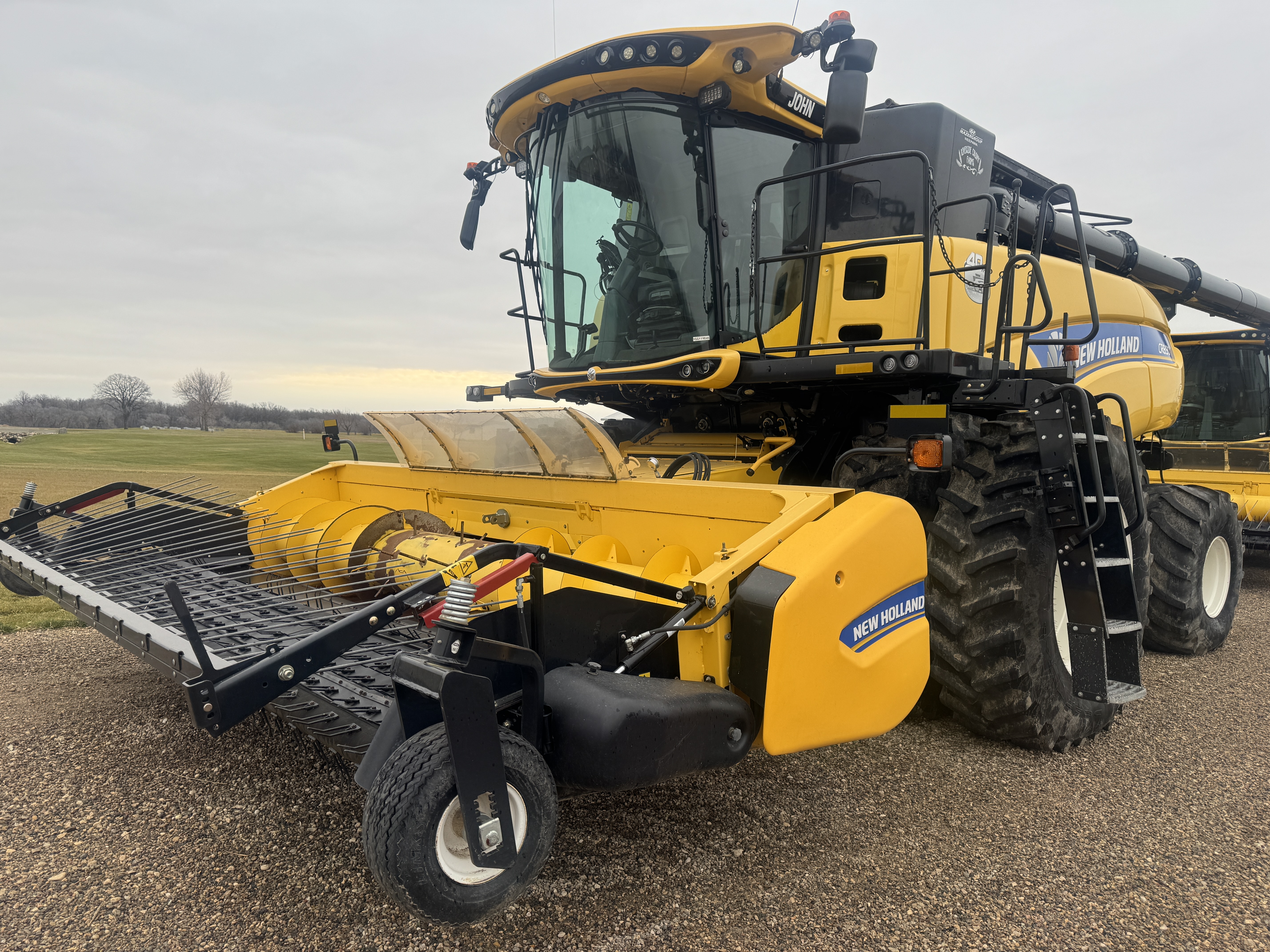 2016 New Holland CR8.90 Combine