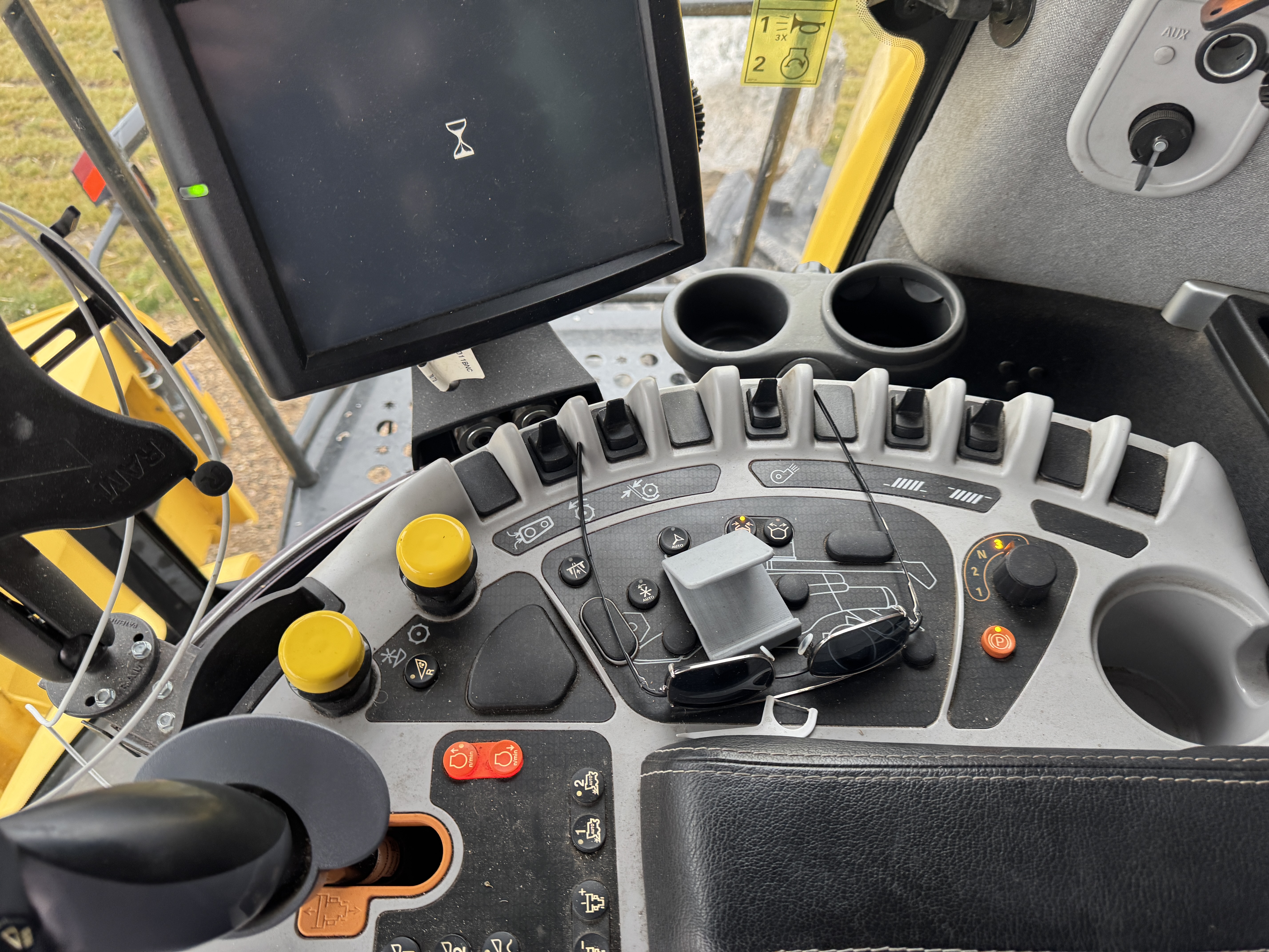 2016 New Holland CR8.90 Combine