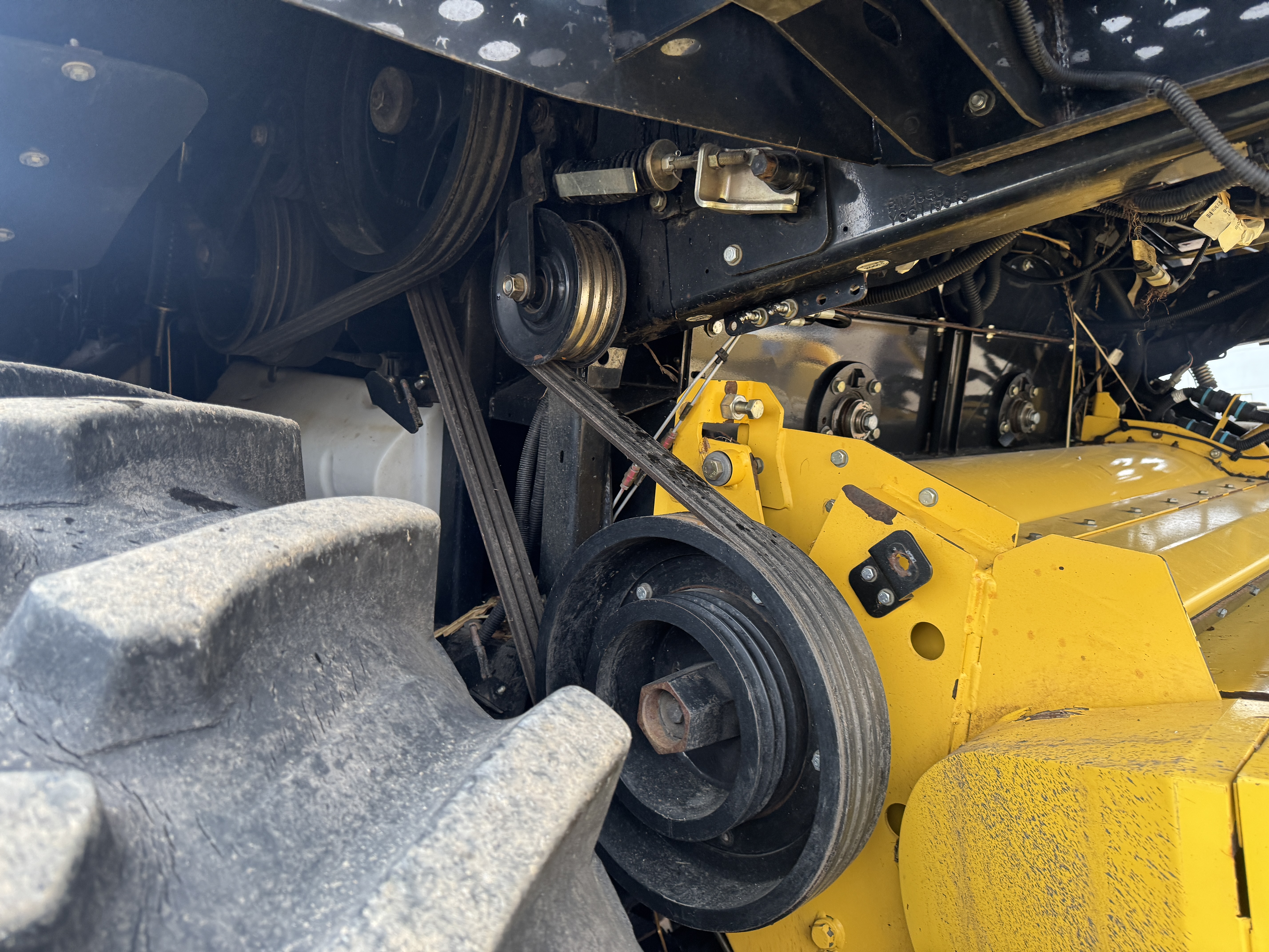 2016 New Holland CR8.90 Combine