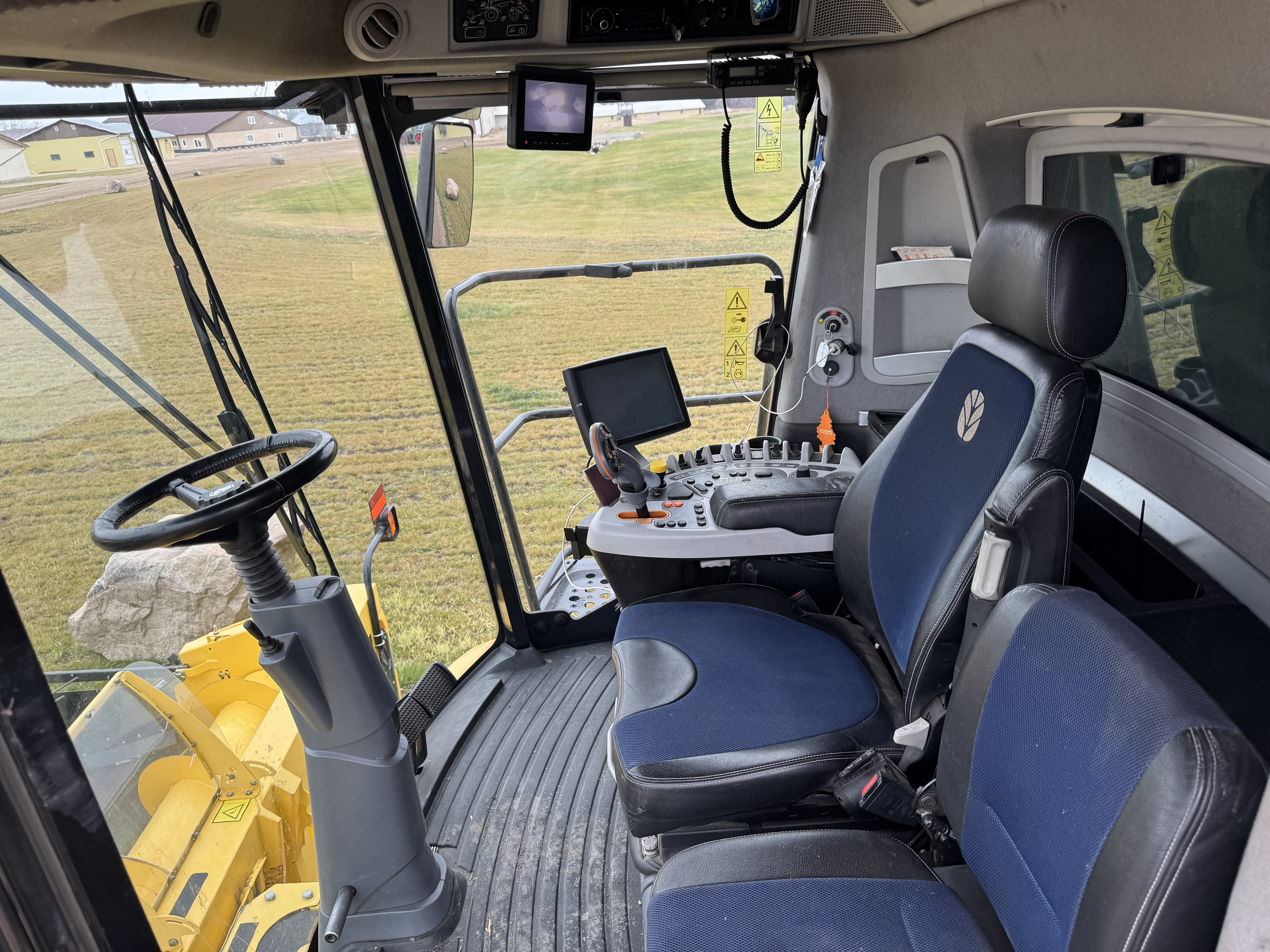 2016 New Holland CR8.90 Combine