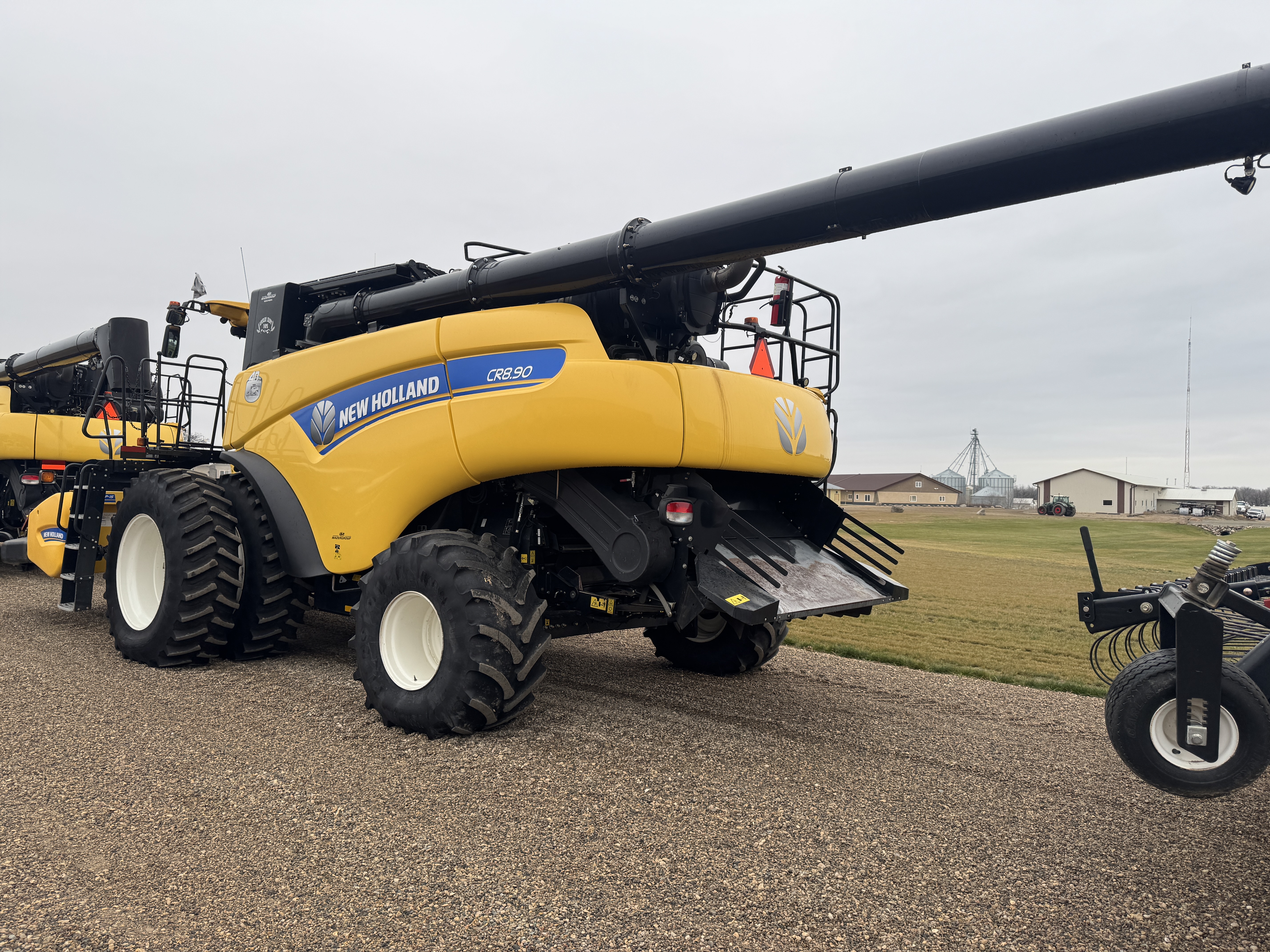 2016 New Holland CR8.90 Combine