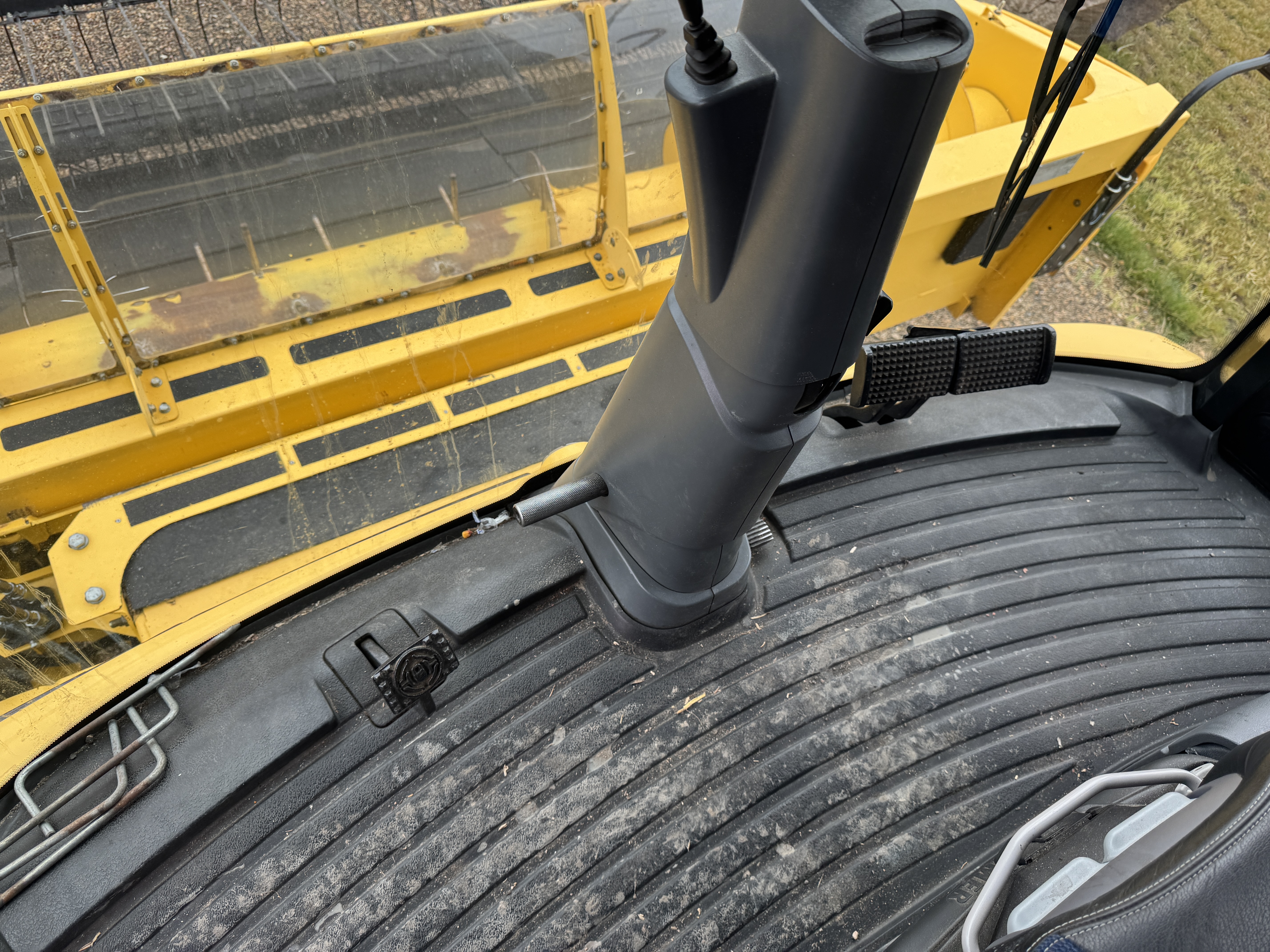 2016 New Holland CR8.90 Combine