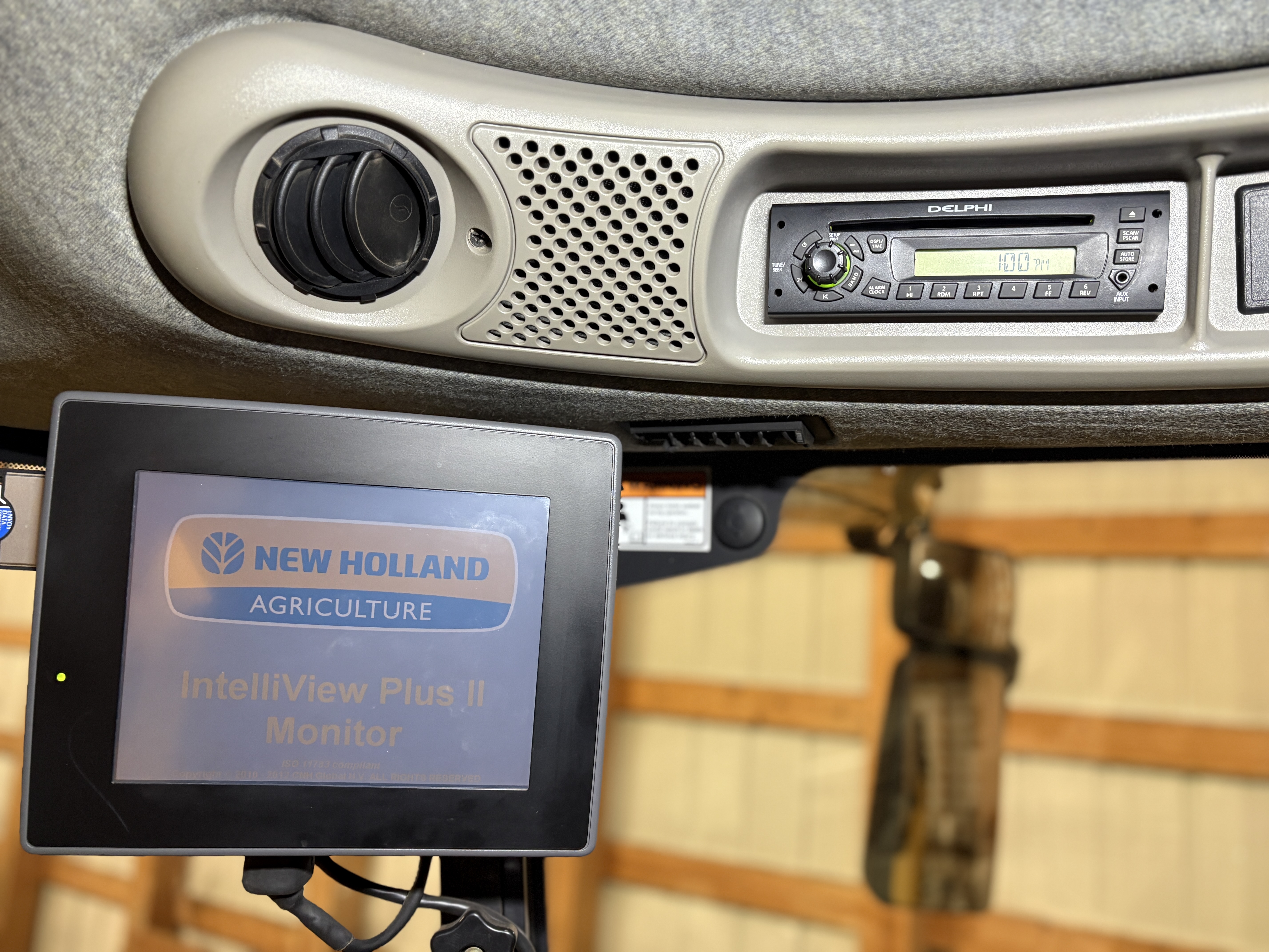 2010 New Holland CR9080 Combine