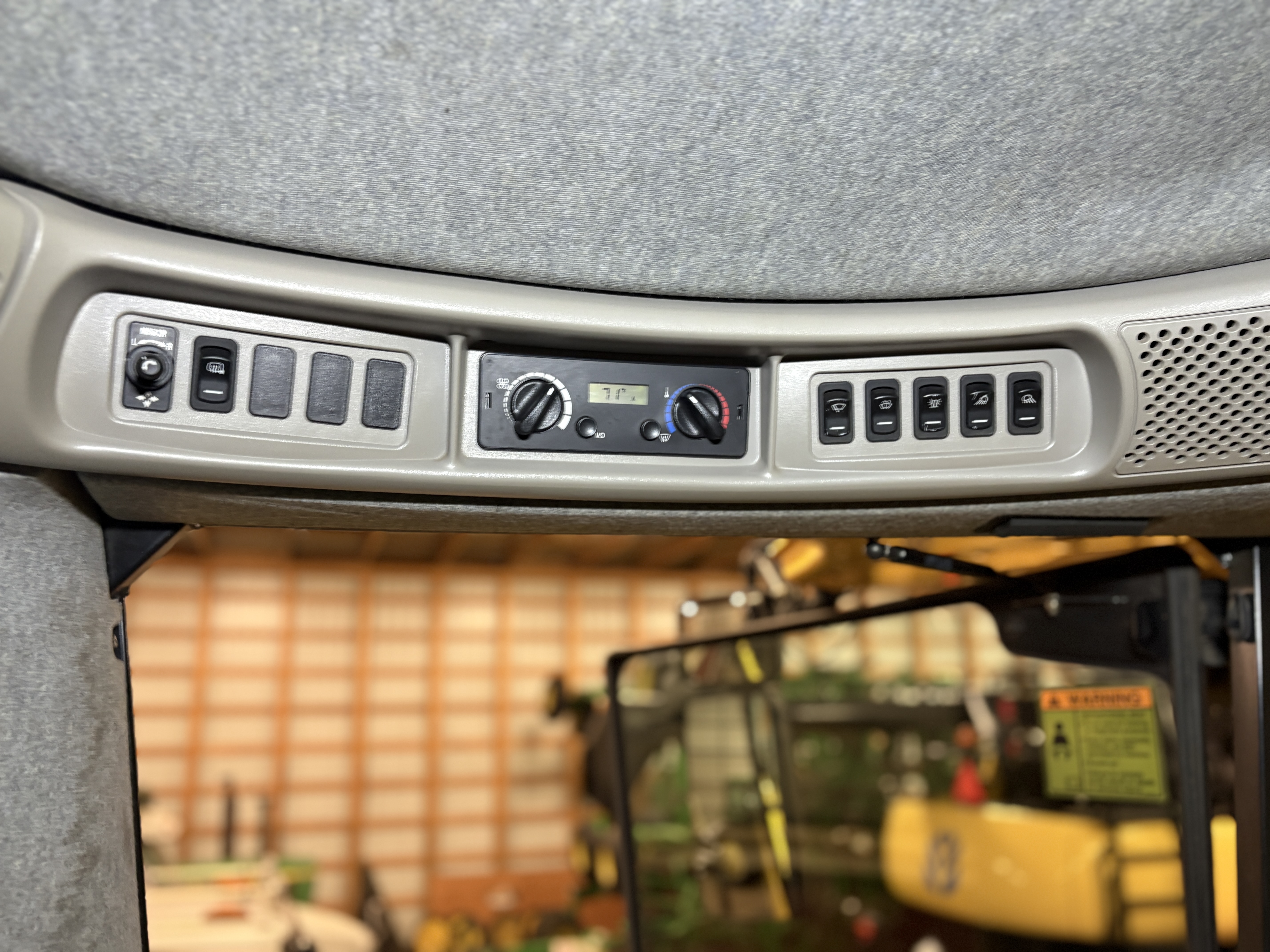 2010 New Holland CR9080 Combine