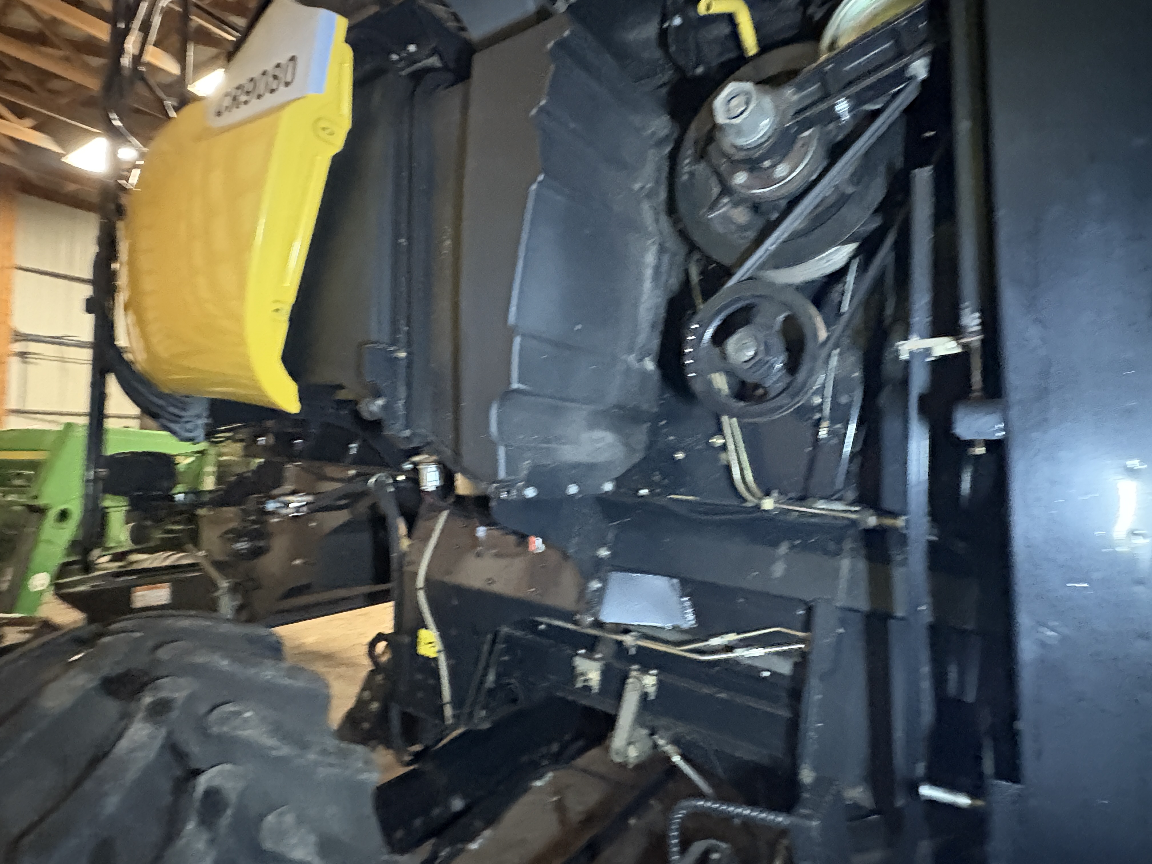 2010 New Holland CR9080 Combine