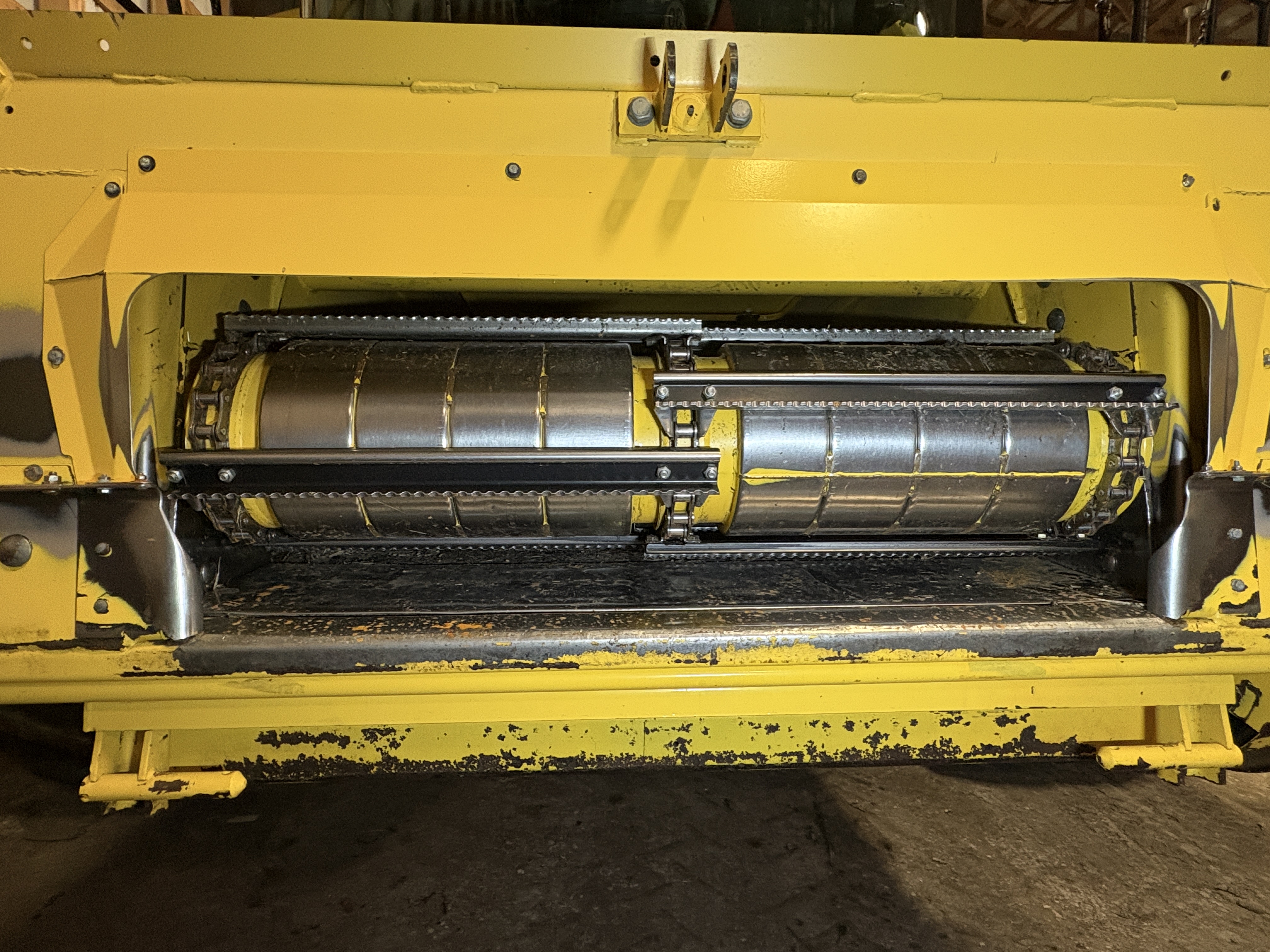 2010 New Holland CR9080 Combine