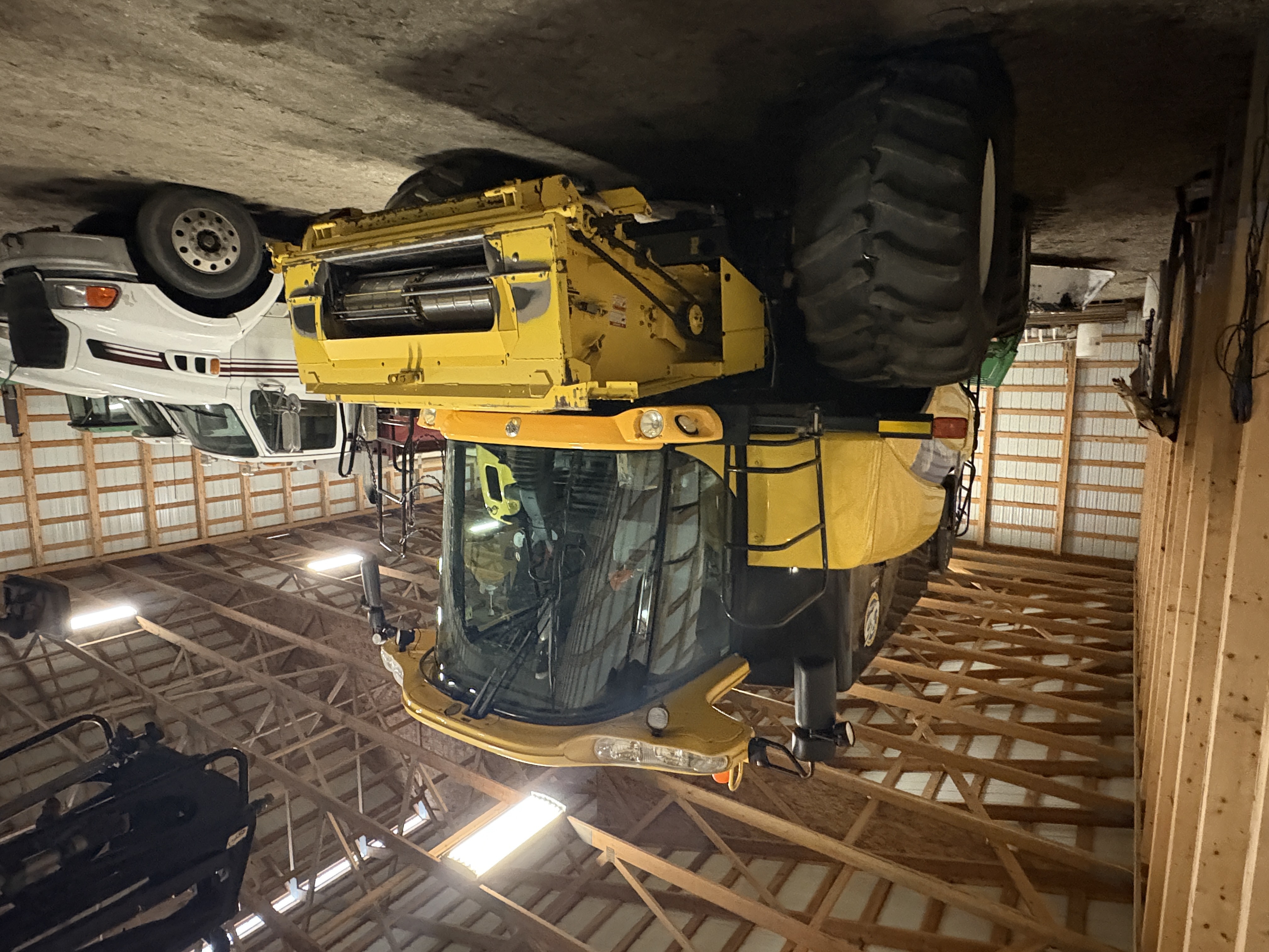 2010 New Holland CR9080 Combine