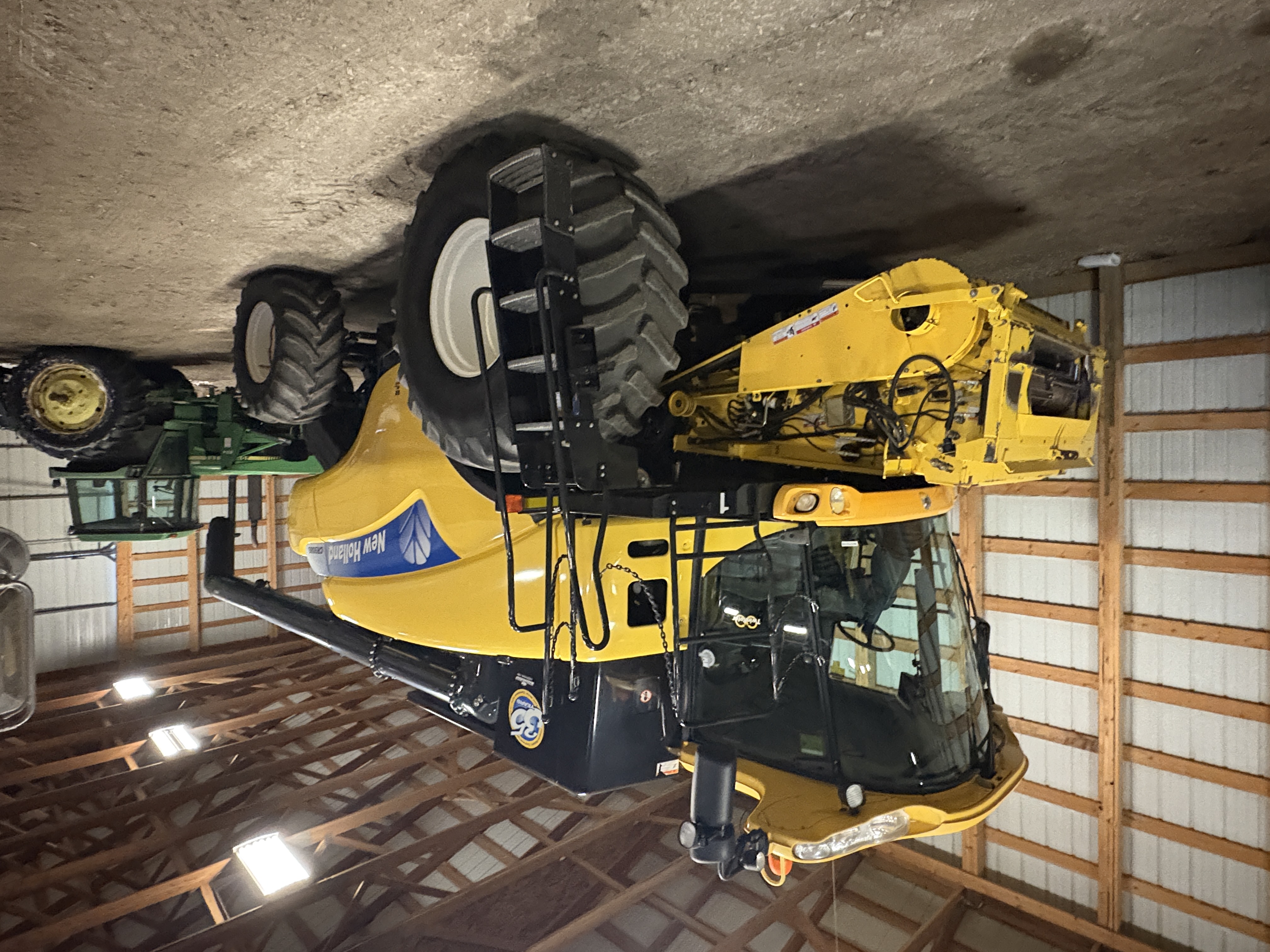 2010 New Holland CR9080 Combine