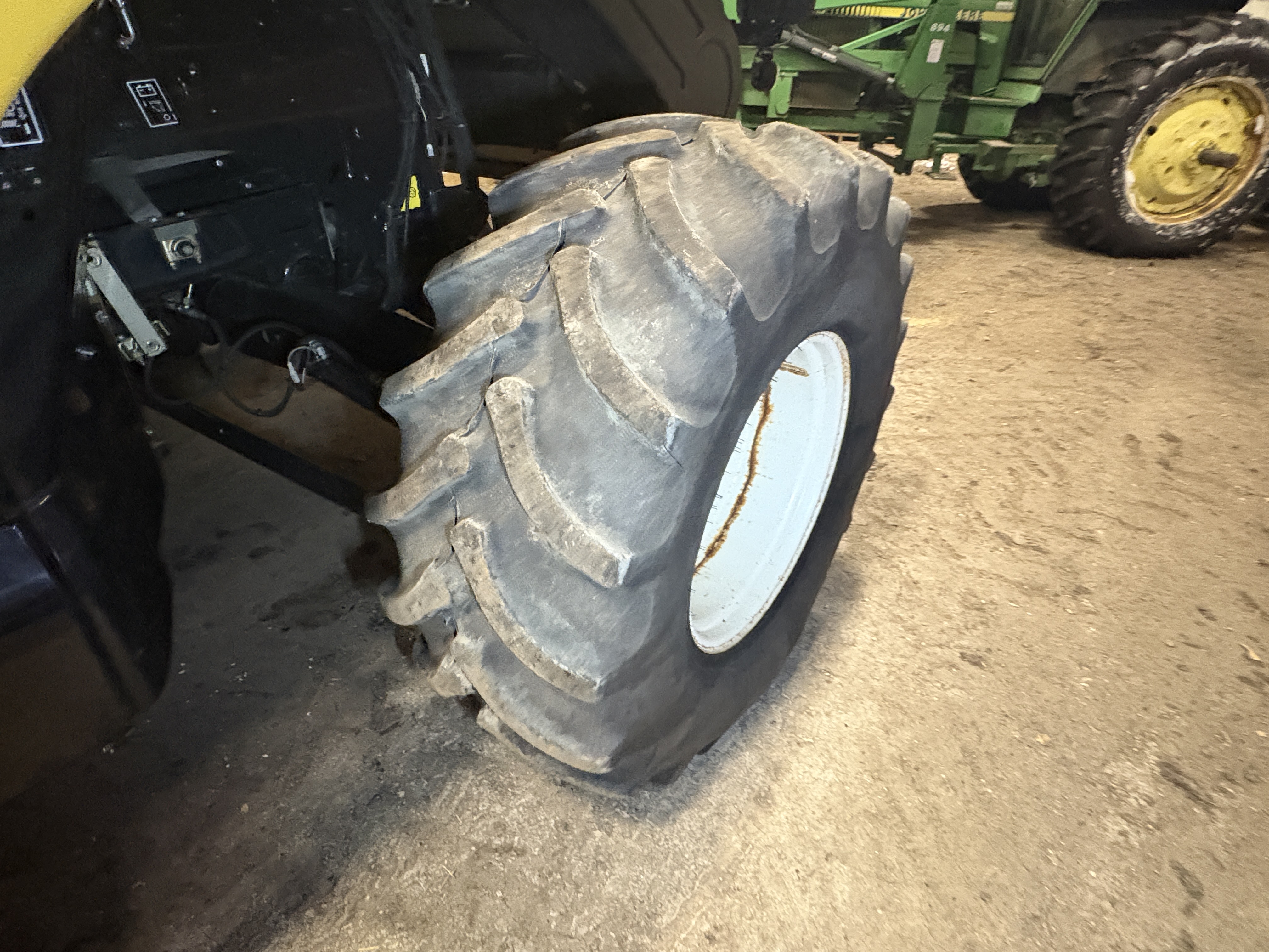 2010 New Holland CR9080 Combine