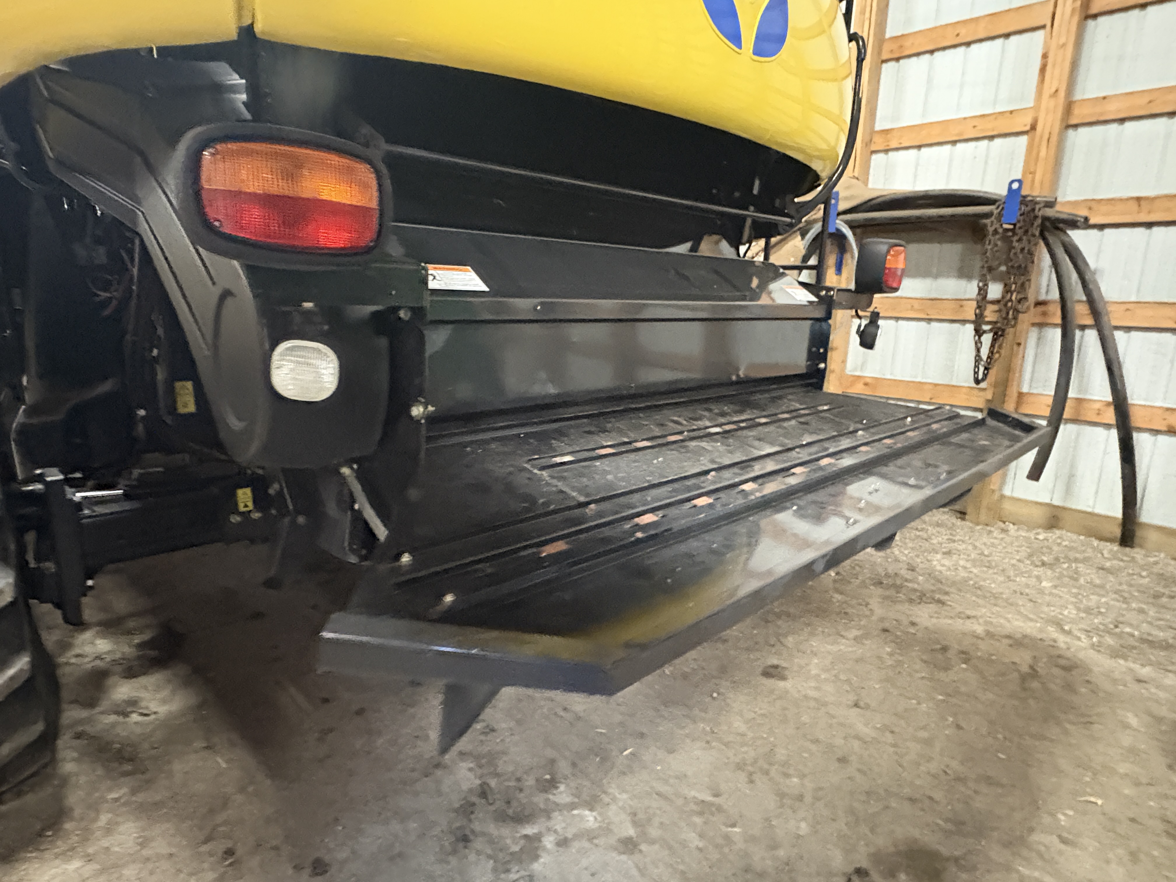 2010 New Holland CR9080 Combine