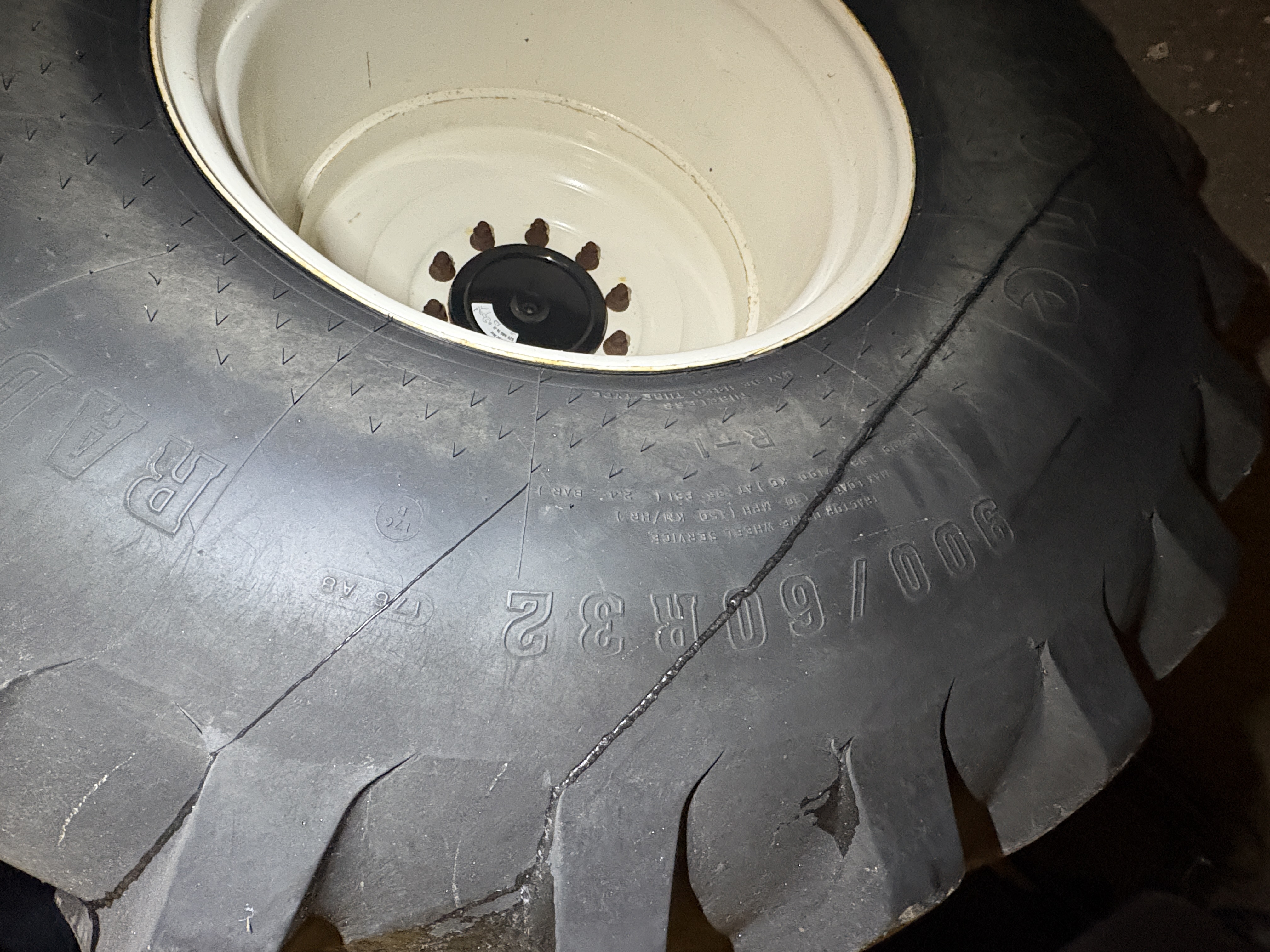 2010 New Holland CR9080 Combine