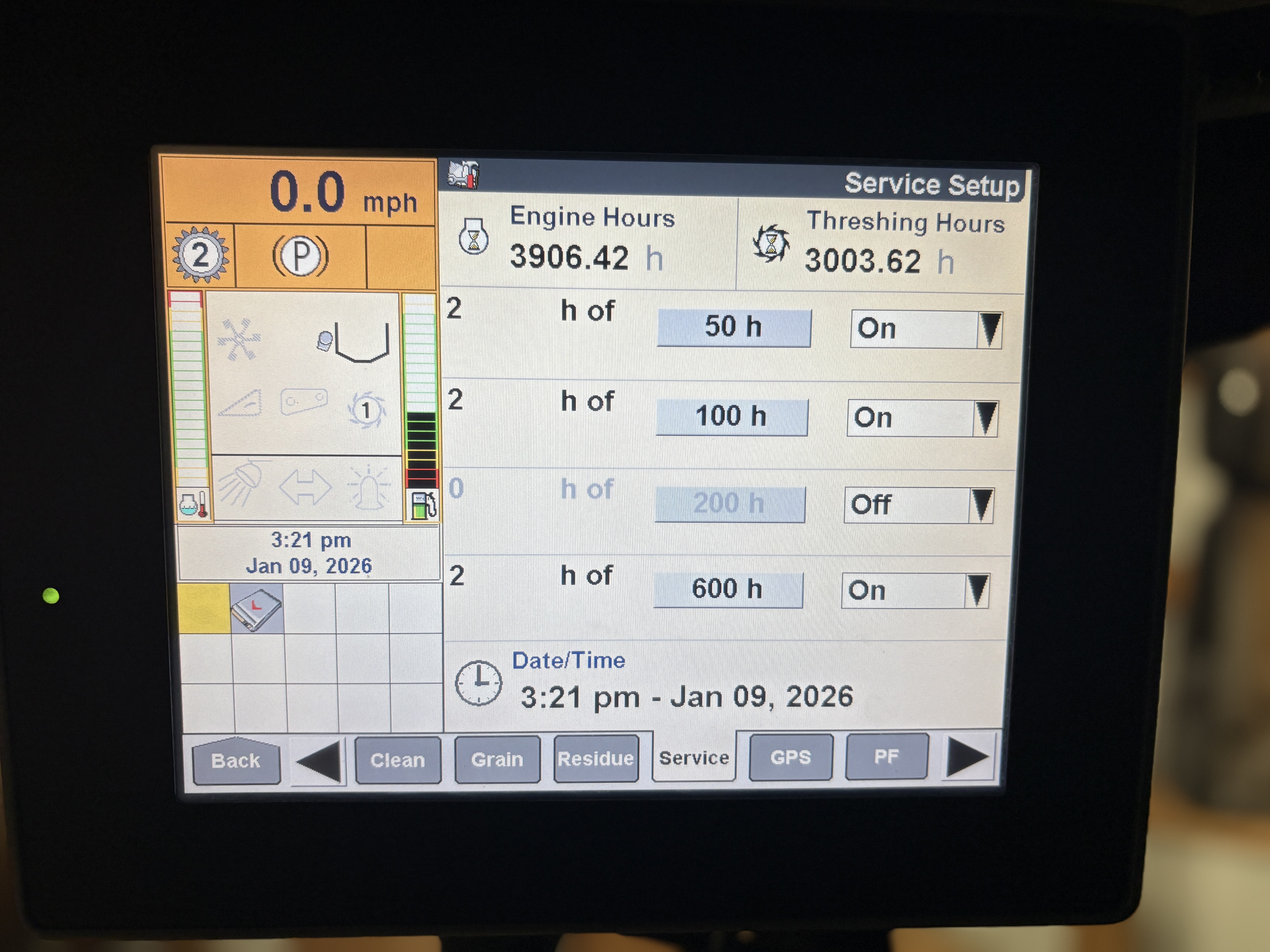 2010 New Holland CR9080 Combine