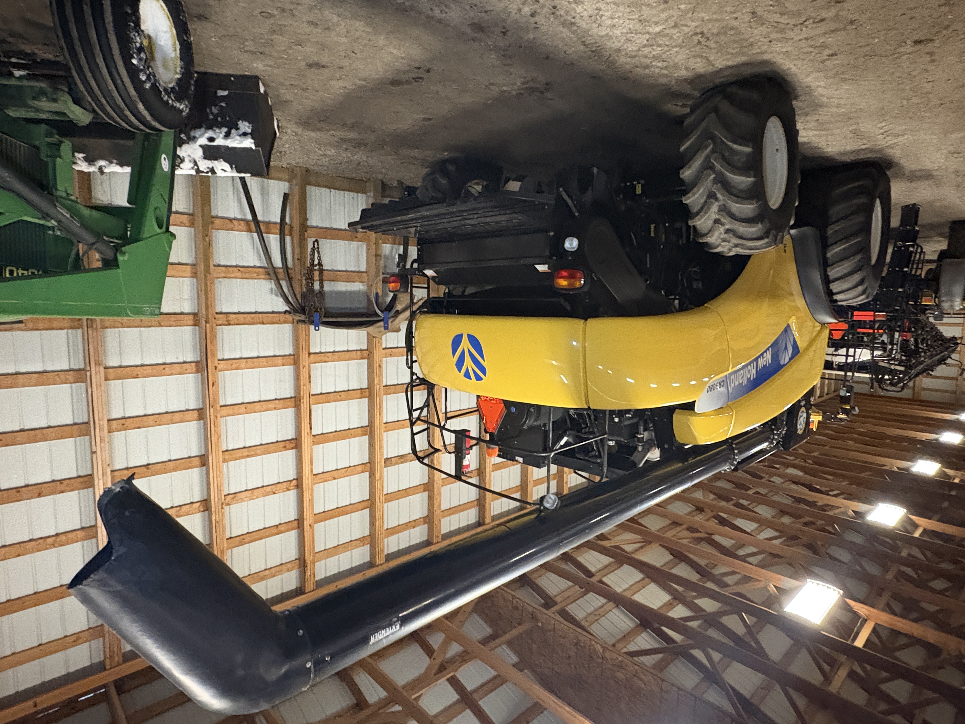 2010 New Holland CR9080 Combine