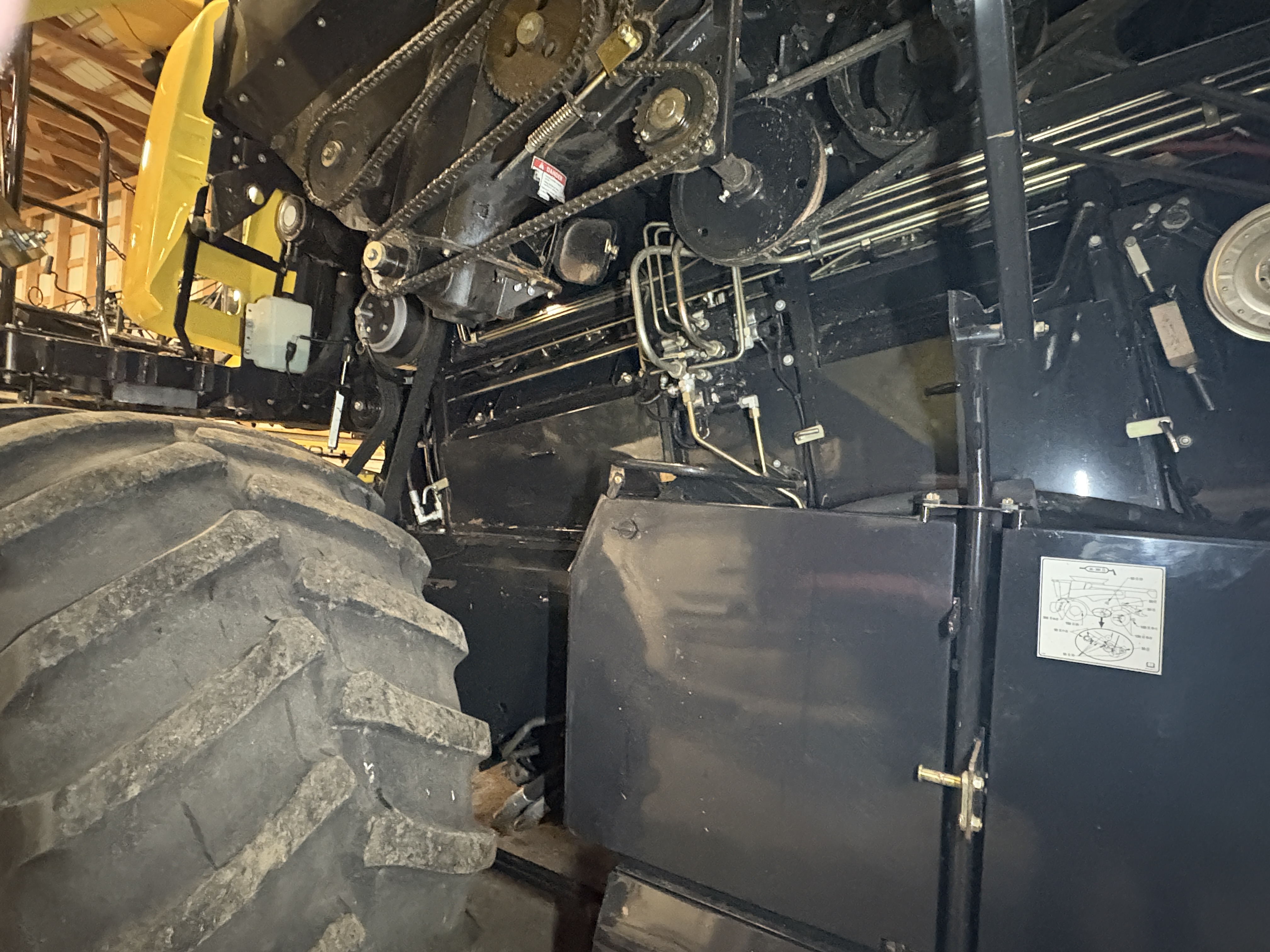 2010 New Holland CR9080 Combine