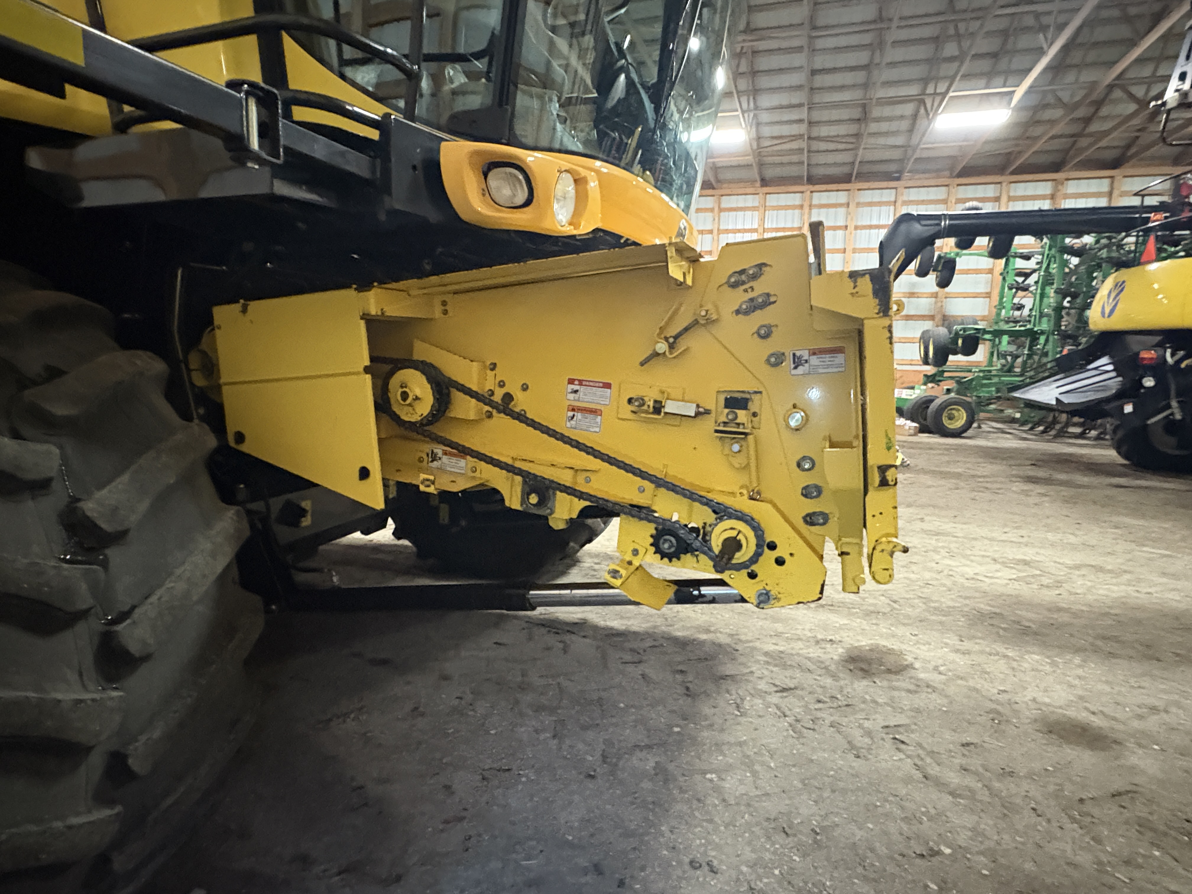 2010 New Holland CR9080 Combine