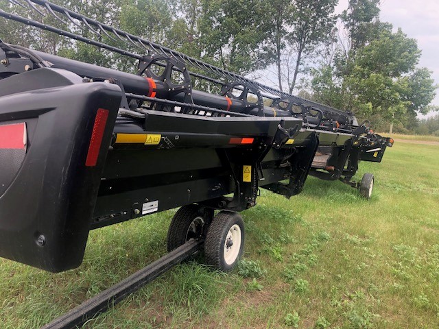 2014 MacDon D65-35 Header Combine