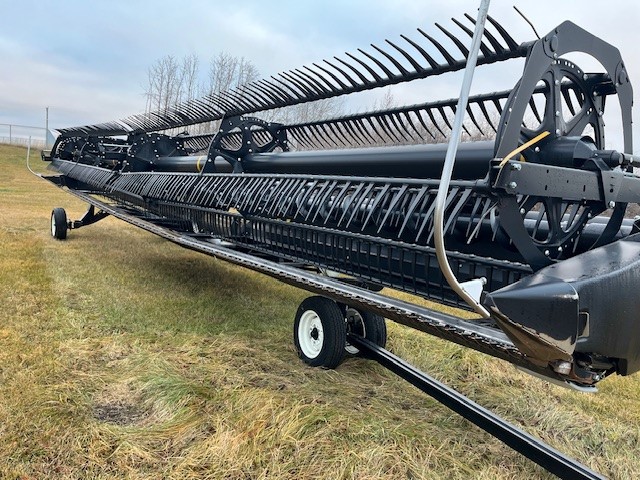 2022 MacDon FD140 Header Combine