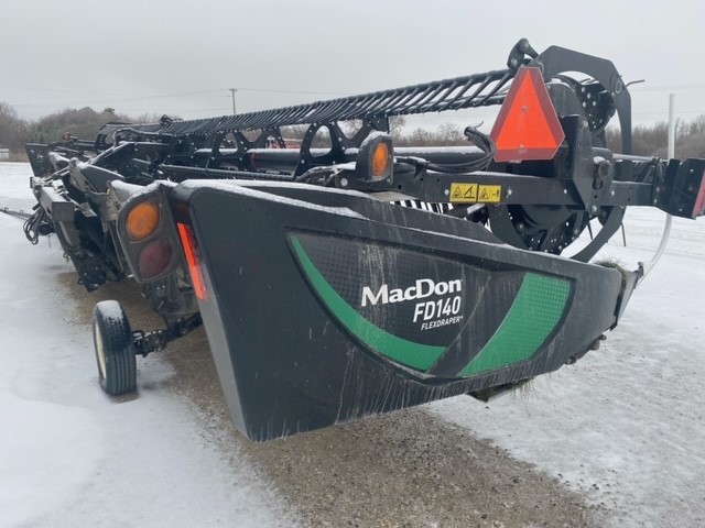 2018 MacDon FD140- JD Header Combine