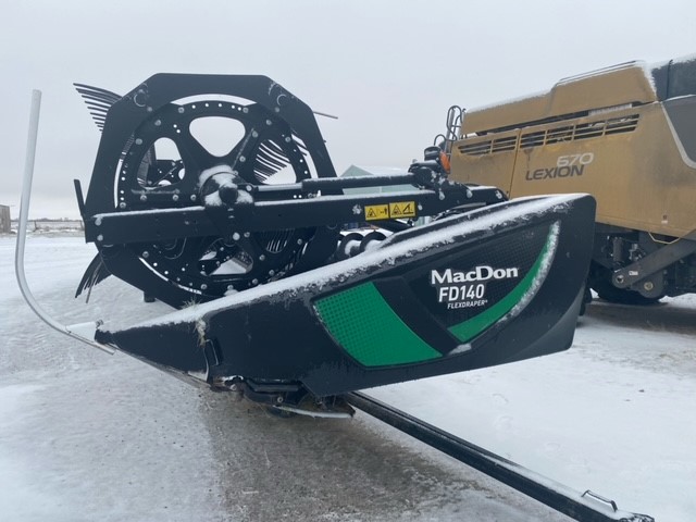 2018 MacDon FD140- JD Header Combine