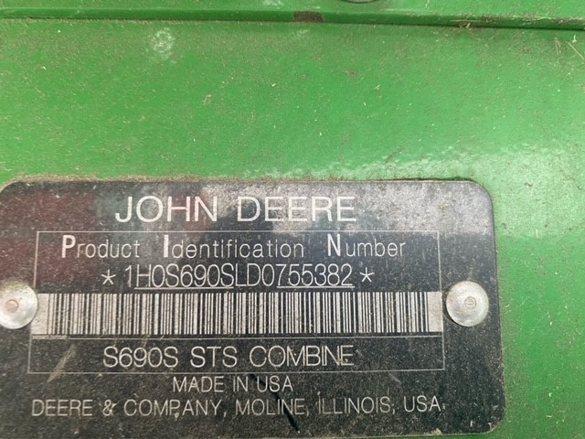 2013 John Deere S690 Combine
