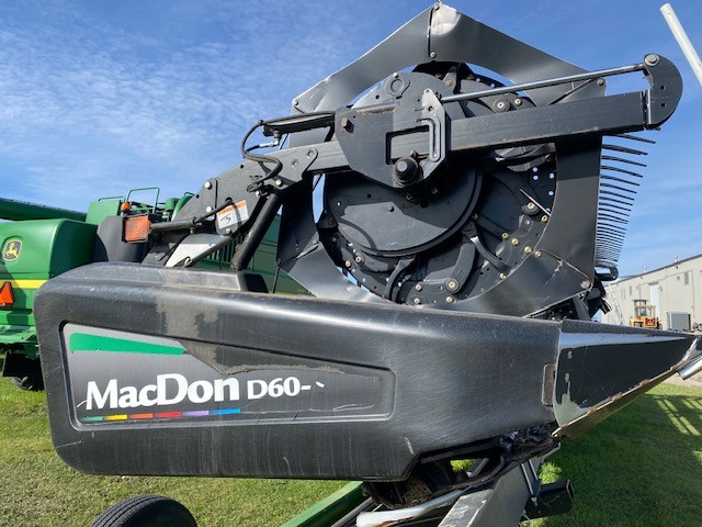 2009 MacDon D60-35 JD Header Combine