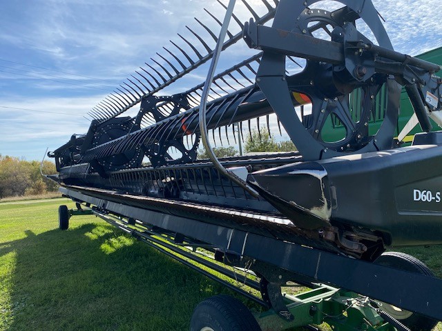 2009 MacDon D60-35 JD Header Combine