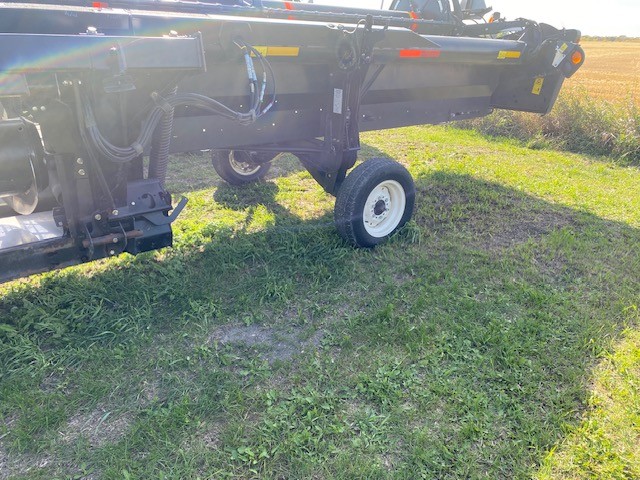 2013 MacDon D65-35 Lexion Header Combine