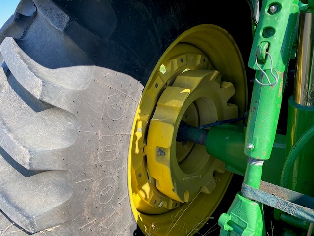 2005 John Deere 7520 Tractor