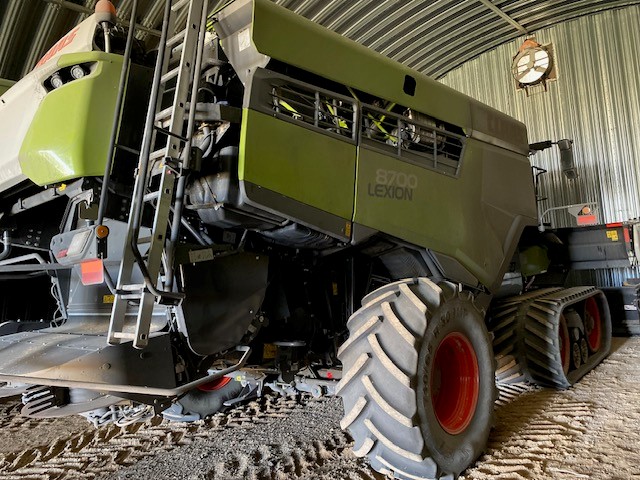 2023 CLAAS 8700TT Combine